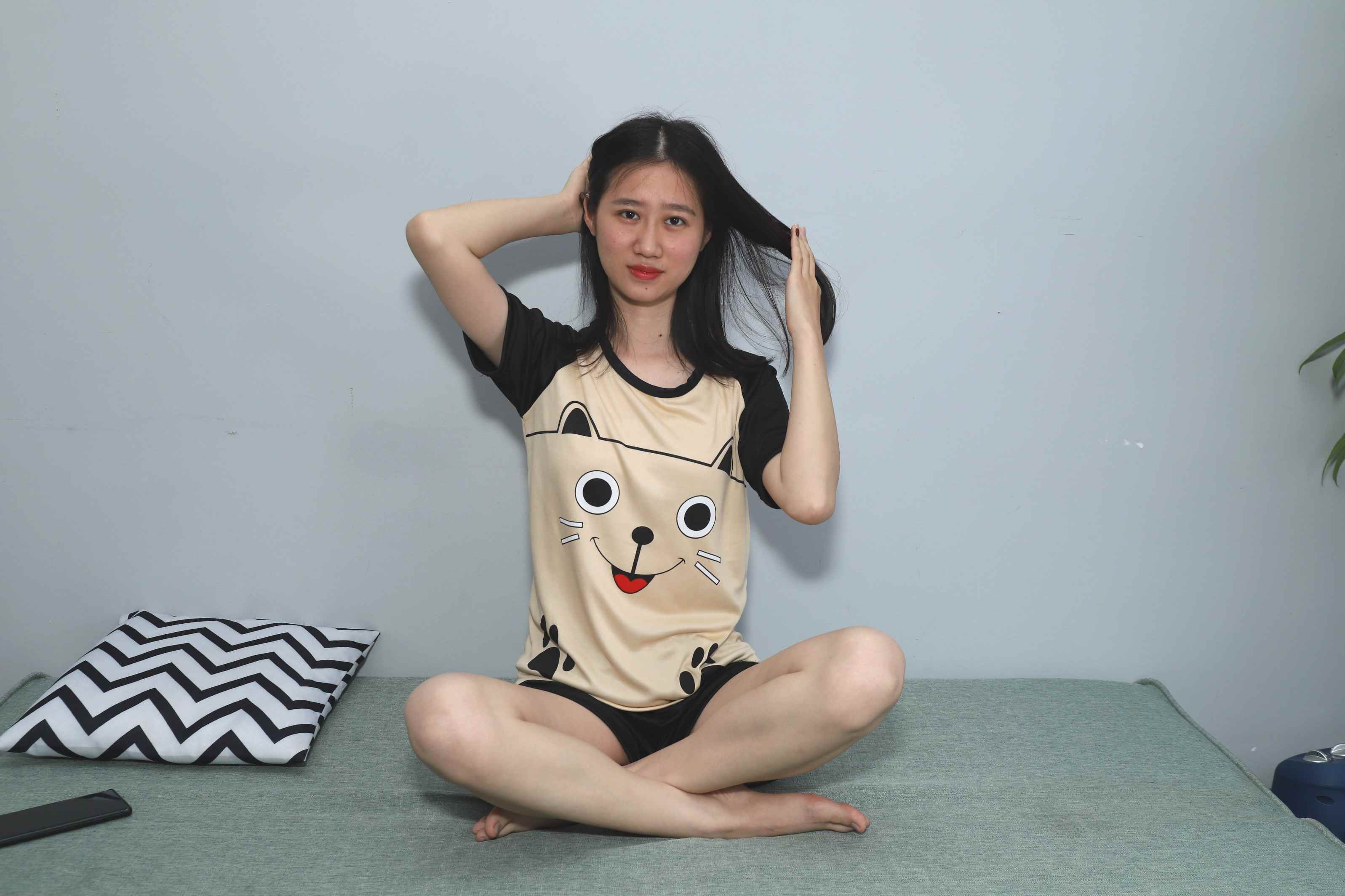 【网盘】[Pary学生模拍]050 极品美女小芳展示睡衣美脚