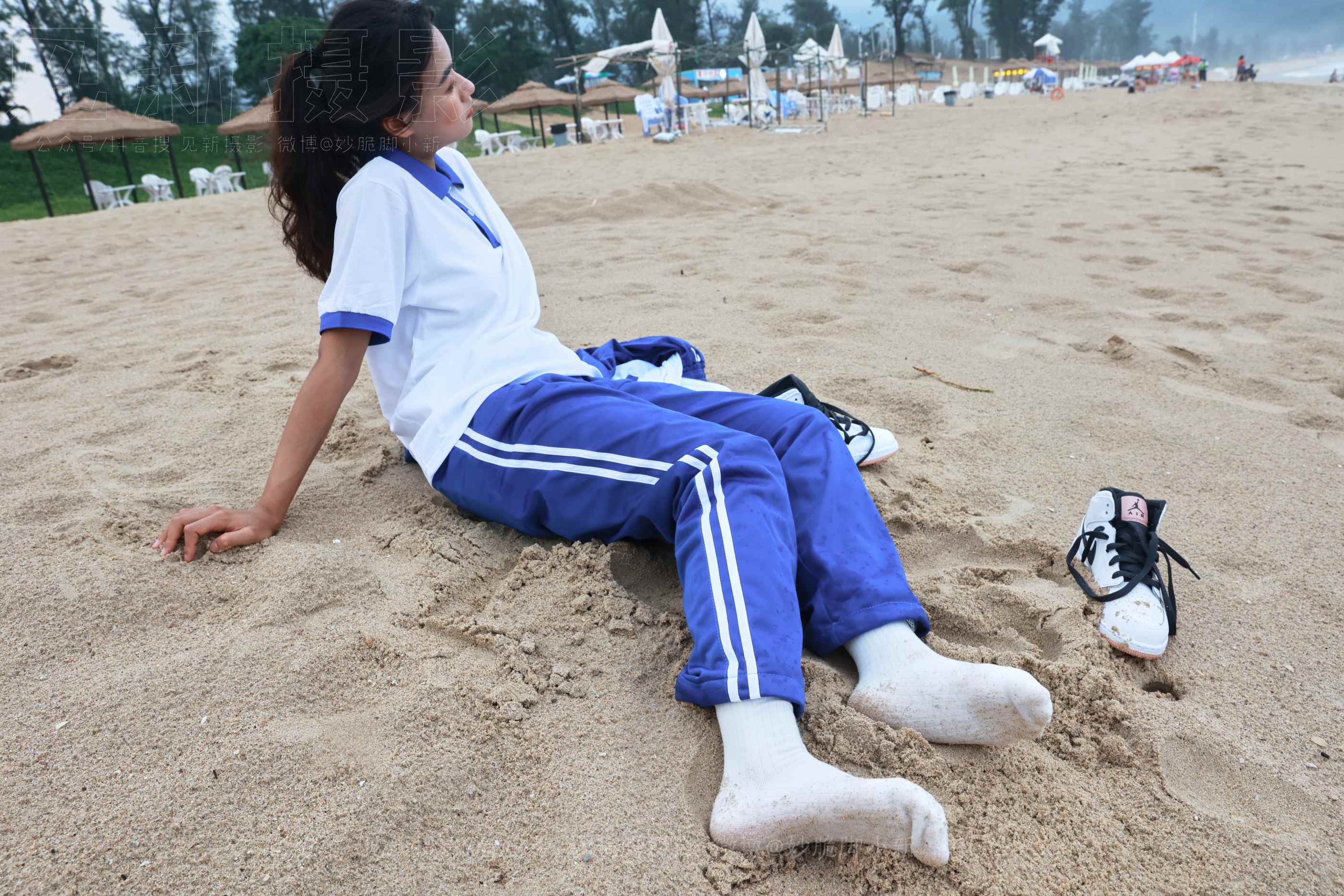 【网盘】[见新摄影]NO.024-大二网红少女校园风｜深圳 西涌海岸