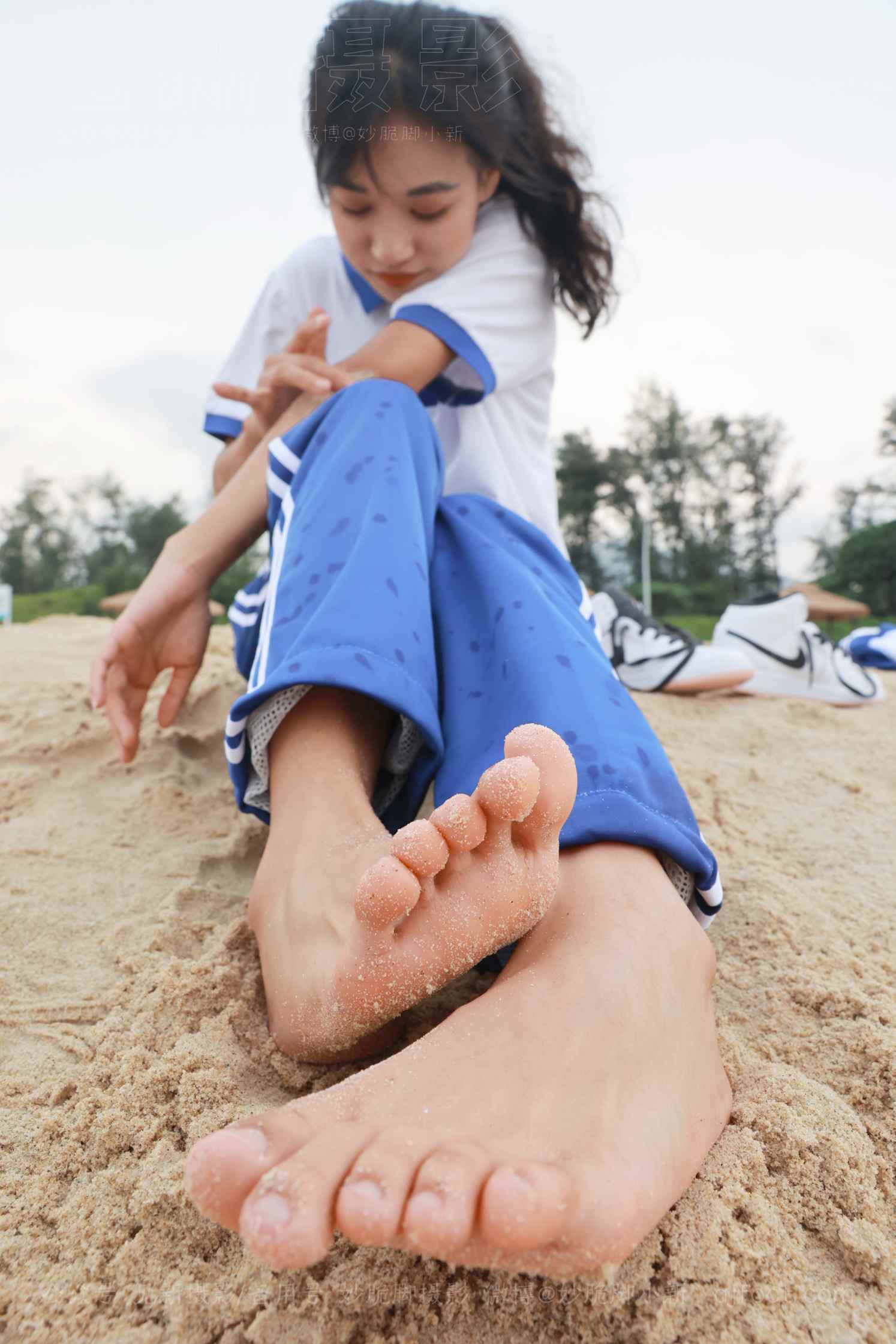 【网盘】[见新摄影]NO.024-大二网红少女校园风｜深圳 西涌海岸