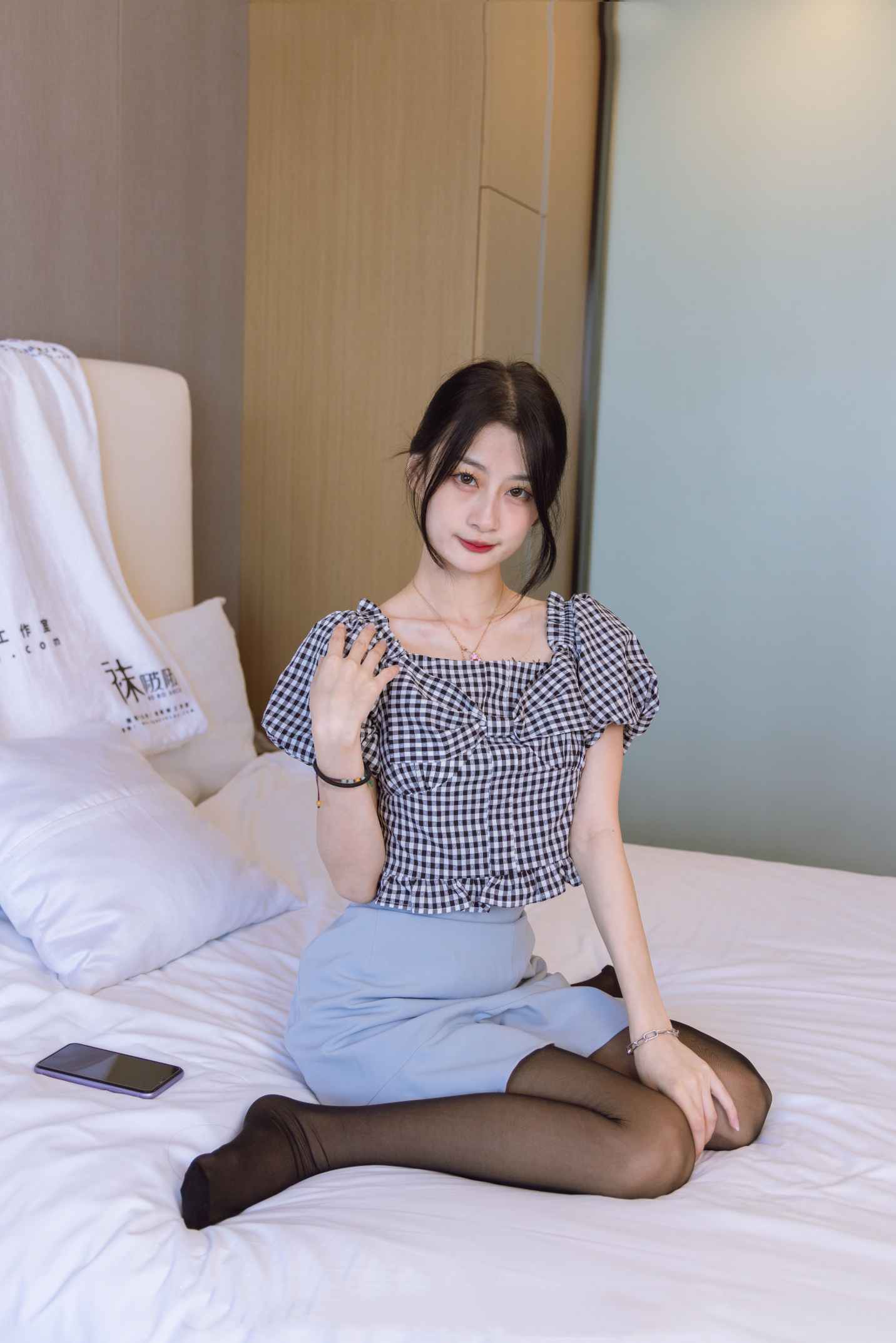 【网盘】[袜啵啵]131期 苏苏-两双高跟鞋、黑丝