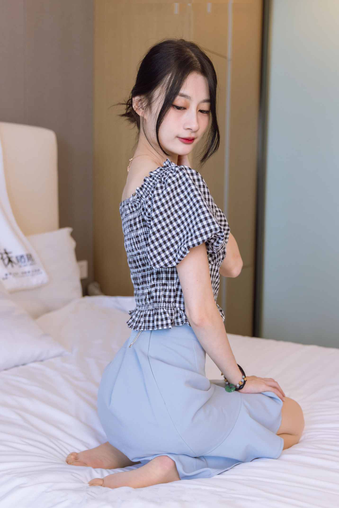 【网盘】[袜啵啵]131期 苏苏-两双高跟鞋、黑丝