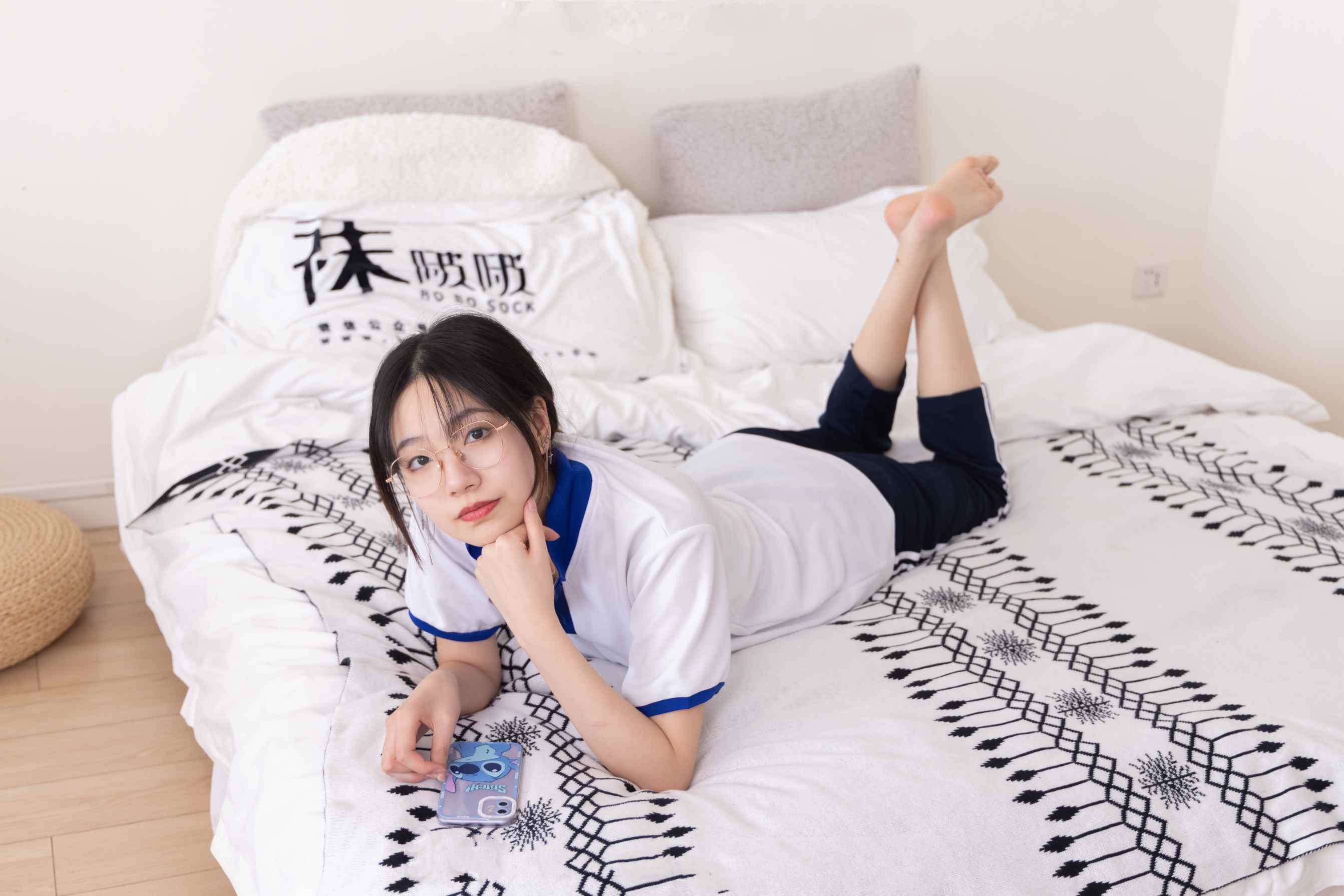 【网盘】[袜啵啵]135期 小甜豆-高跟鞋、黑丝、裸足