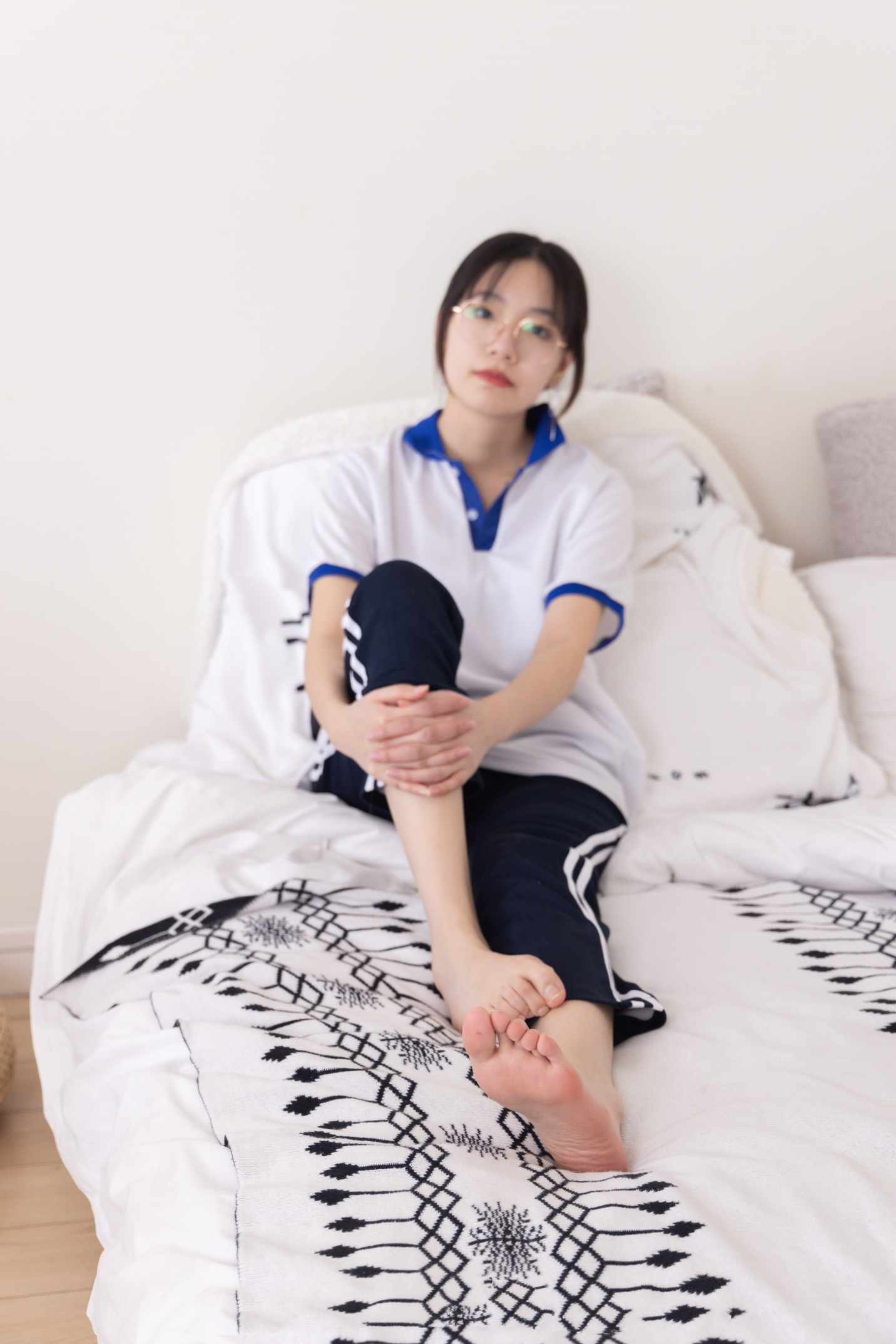 【网盘】[袜啵啵]135期 小甜豆-高跟鞋、黑丝、裸足