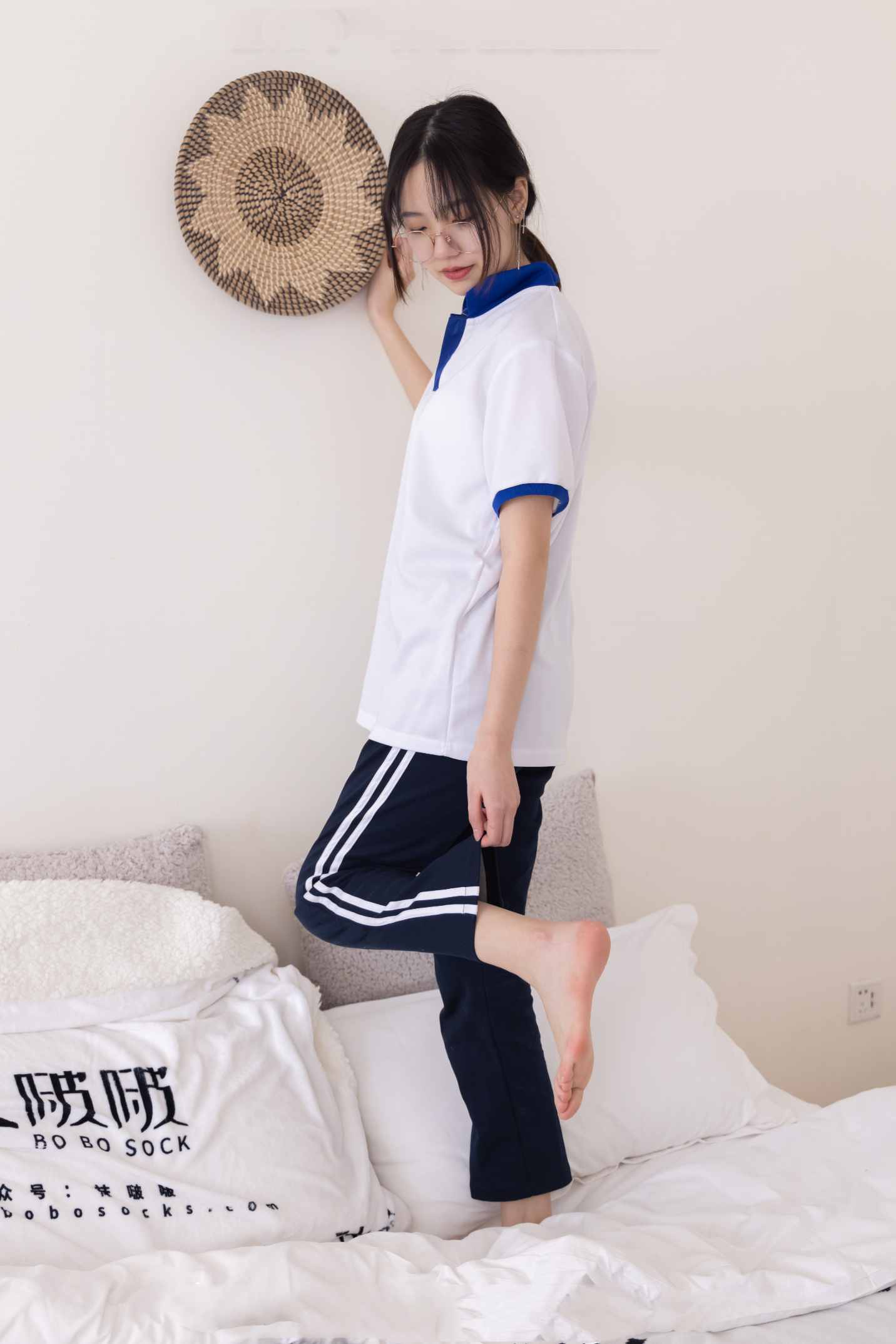 【网盘】[袜啵啵]135期 小甜豆-高跟鞋、黑丝、裸足