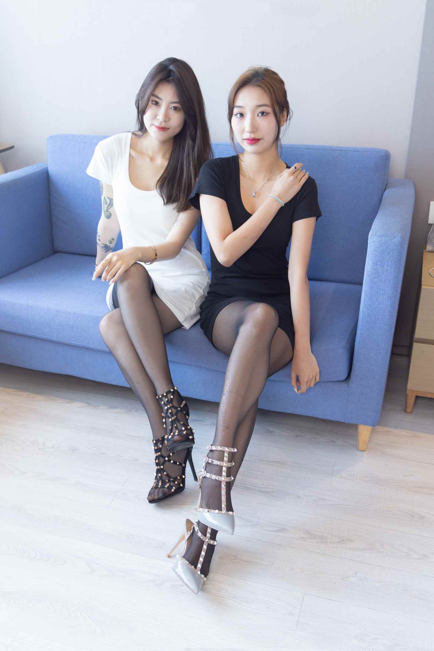 【网盘】[袜啵啵]138期 果果橘橘-华伦天奴高跟鞋、黑丝