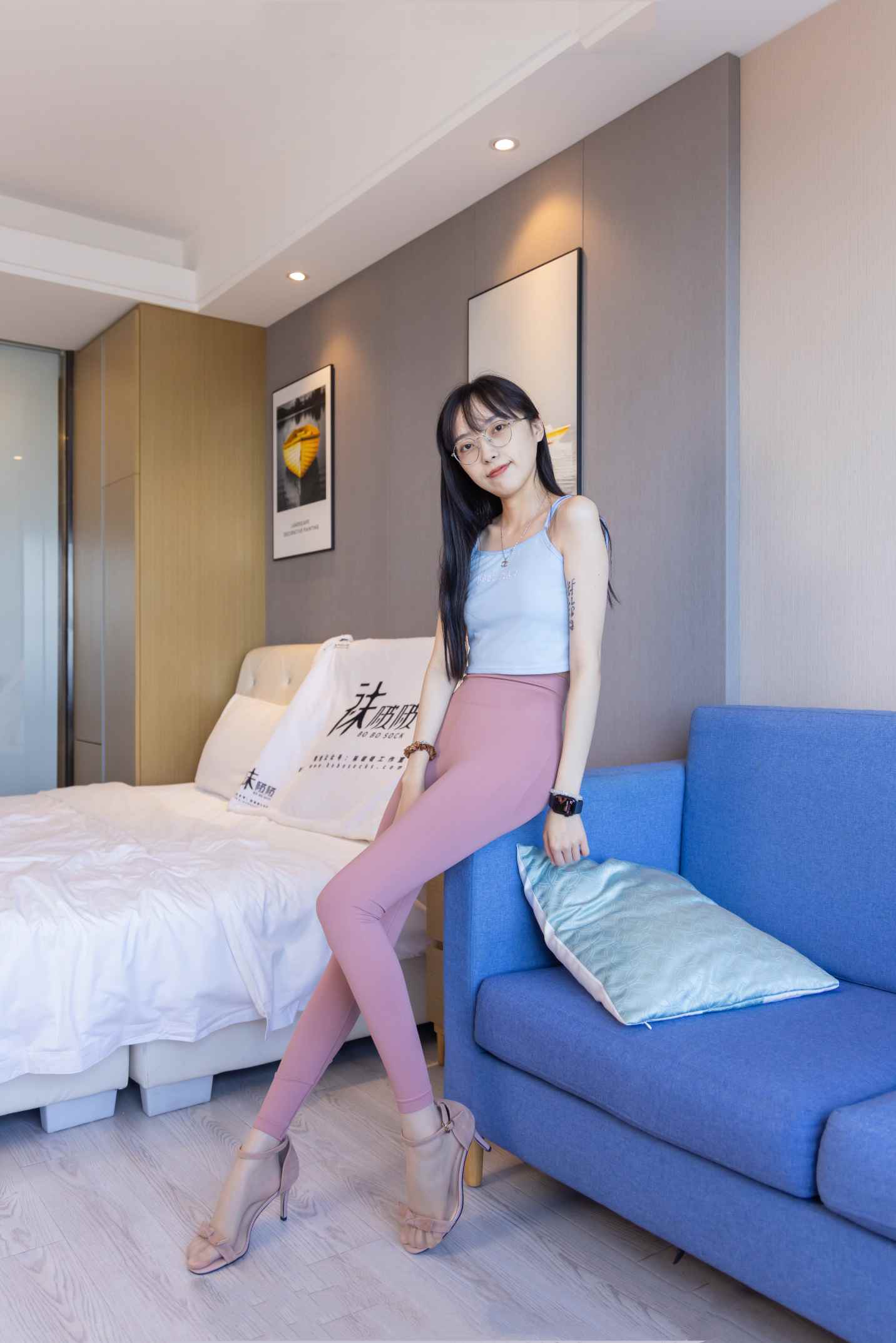 【网盘】[袜啵啵]140期 稚予-高跟鞋、瑜伽裤裤里丝、肉丝、黑丝