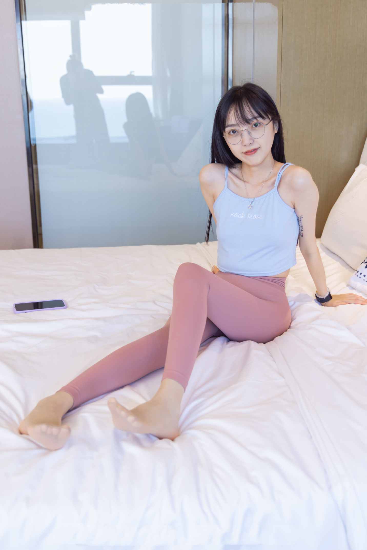 【网盘】[袜啵啵]140期 稚予-高跟鞋、瑜伽裤裤里丝、肉丝、黑丝