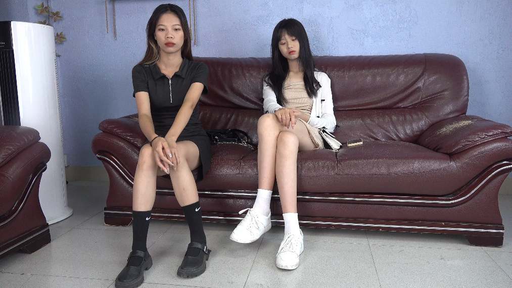 【网盘】[视频] 南国足艺 试镜极品美女，一米七二加40码大嫩脚，思薇和楚亭大脚对小脚