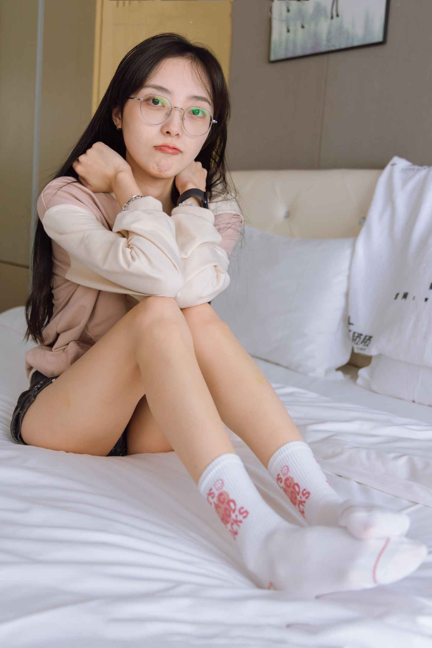 【网盘】[袜啵啵]143期 稚予-匡威板鞋、vans帆布鞋、两双白棉袜