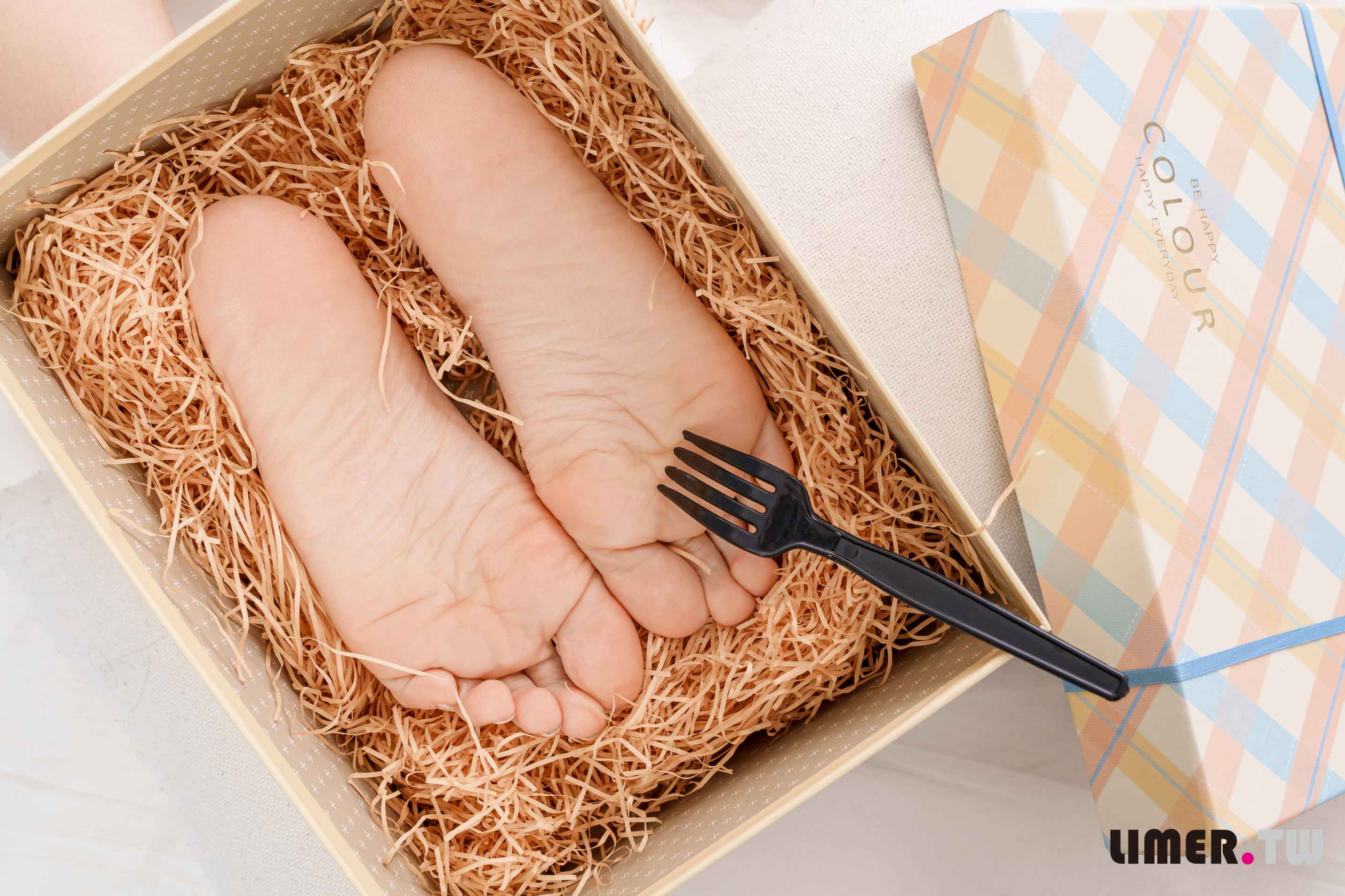 【网盘】[Limerence]EJ生日特辑脚脚蛋糕足盒