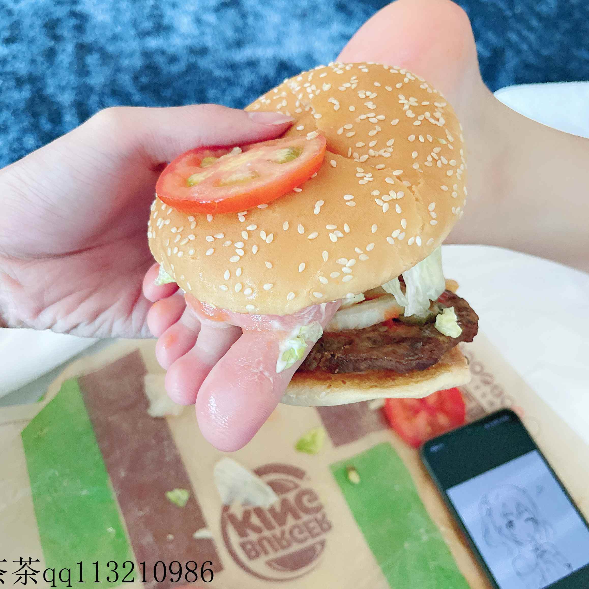 【网盘】[足控食物向]茶茶和你拼啦 来，吃汉堡~
