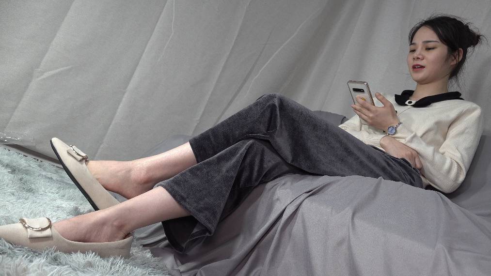 【网盘】[视频] 南国足艺 慕丝沫沫平底鞋里的原味美脚，挑鞋玩鞋，原味美脚就是迷人