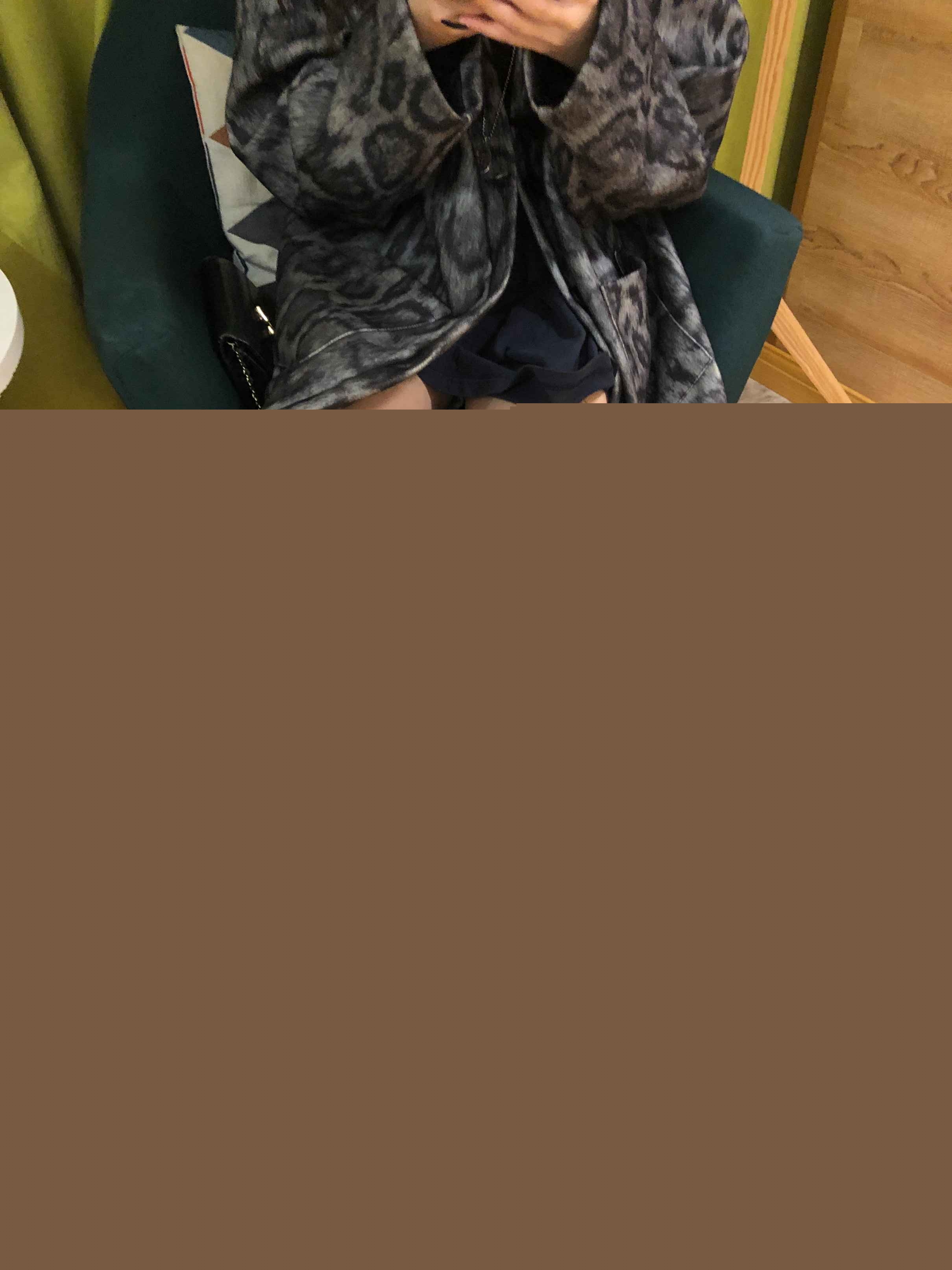 【网盘】穿长靴的大学仙女宾馆脱鞋把玩白袜玉足