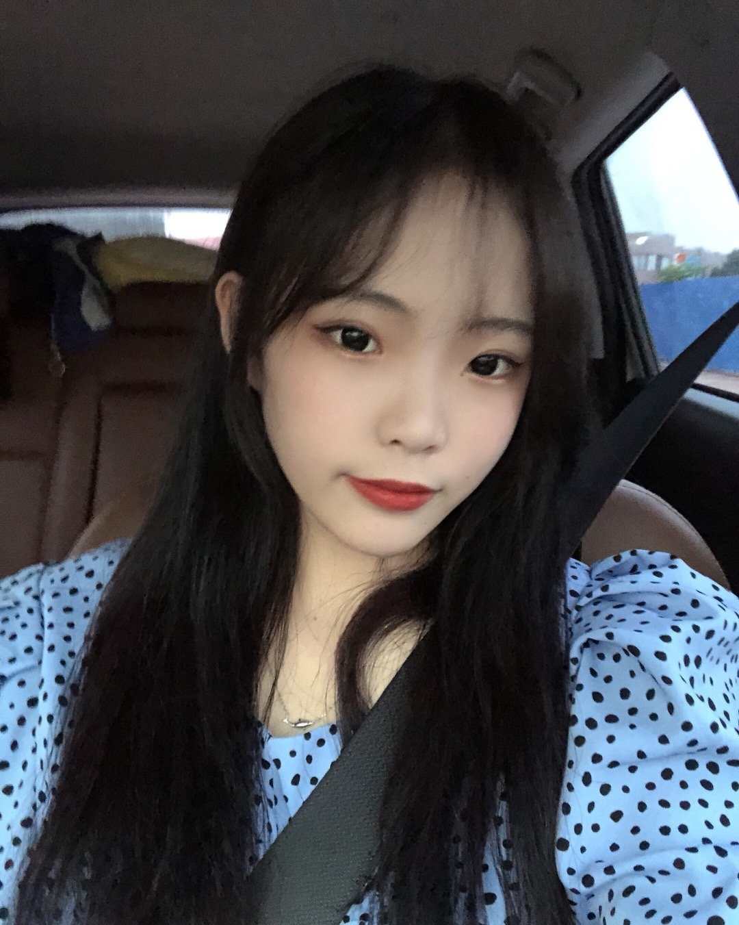 【网盘】约来AJ女孩到宾馆品尝舔舐肉丝袜裸足