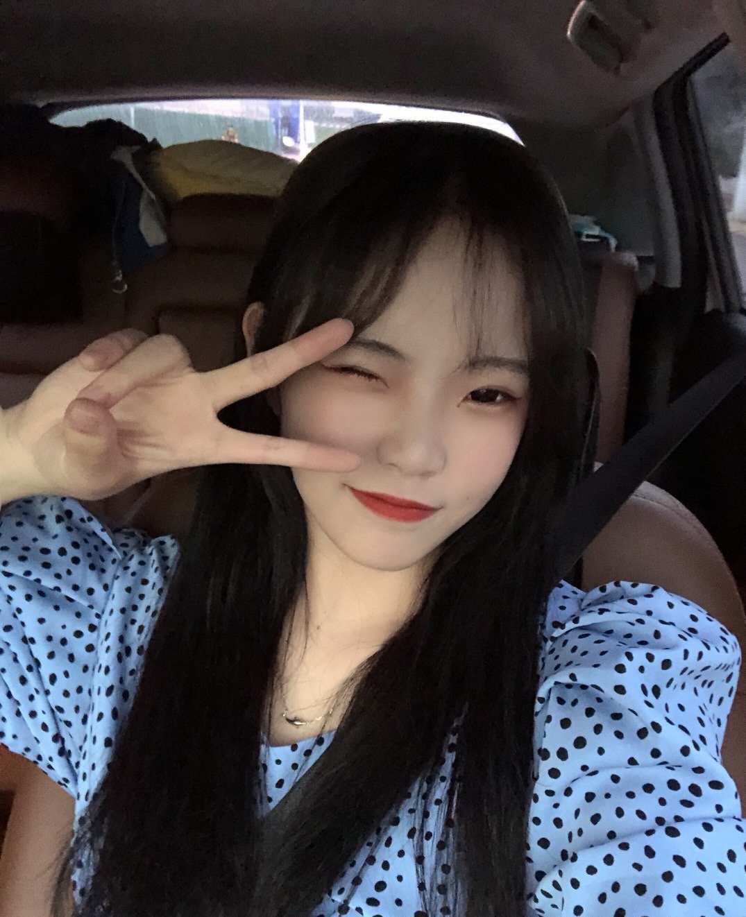 【网盘】约来AJ女孩到宾馆品尝舔舐肉丝袜裸足