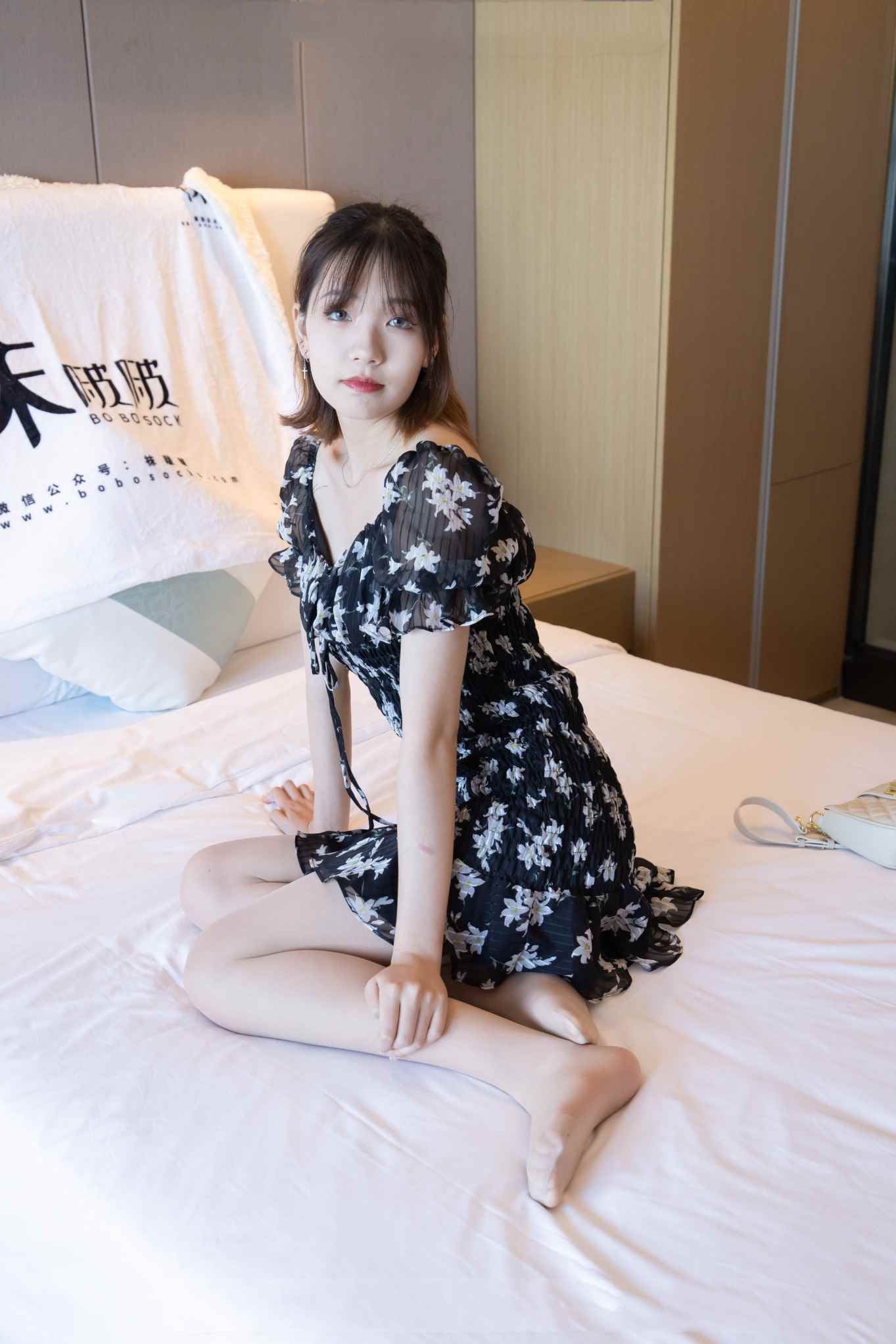 【网盘】[袜啵啵]145期 小甜豆-华伦天奴高跟鞋、肉丝