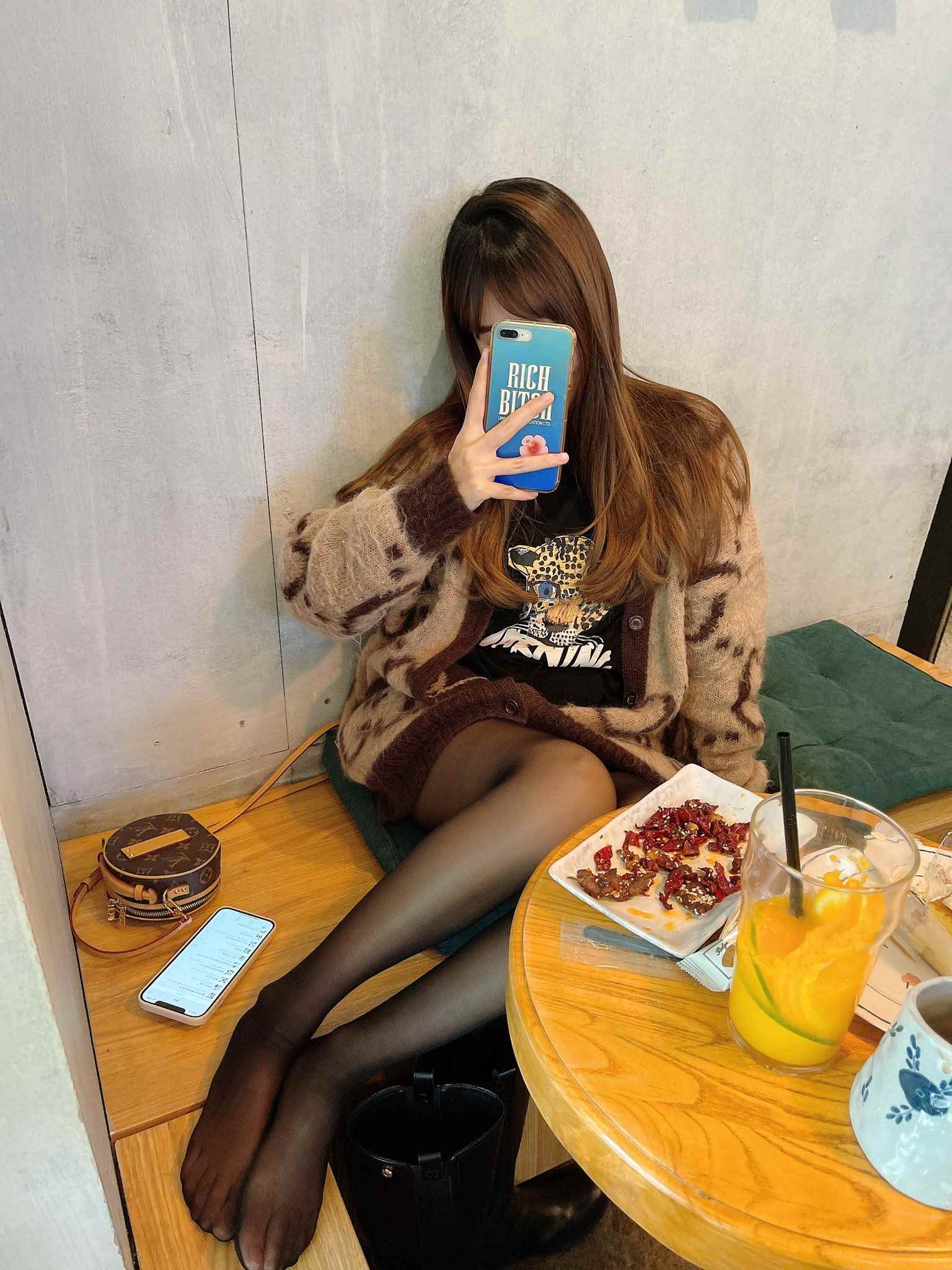 【网盘】[合集]付费群足控大神套路+爱脚小丸子等系列作品