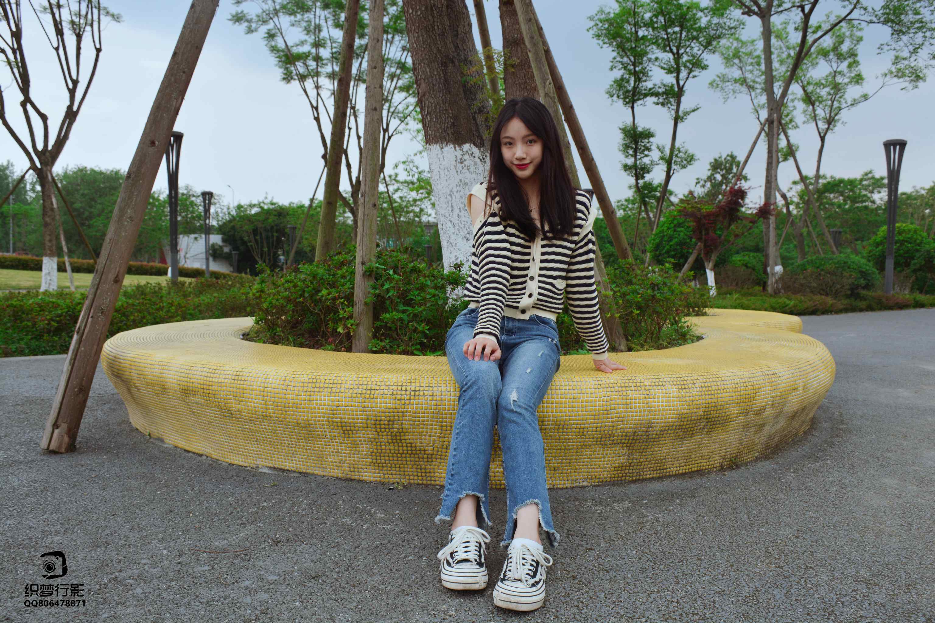 【网盘】[织梦映像]少女牛仔裤-草地白袜