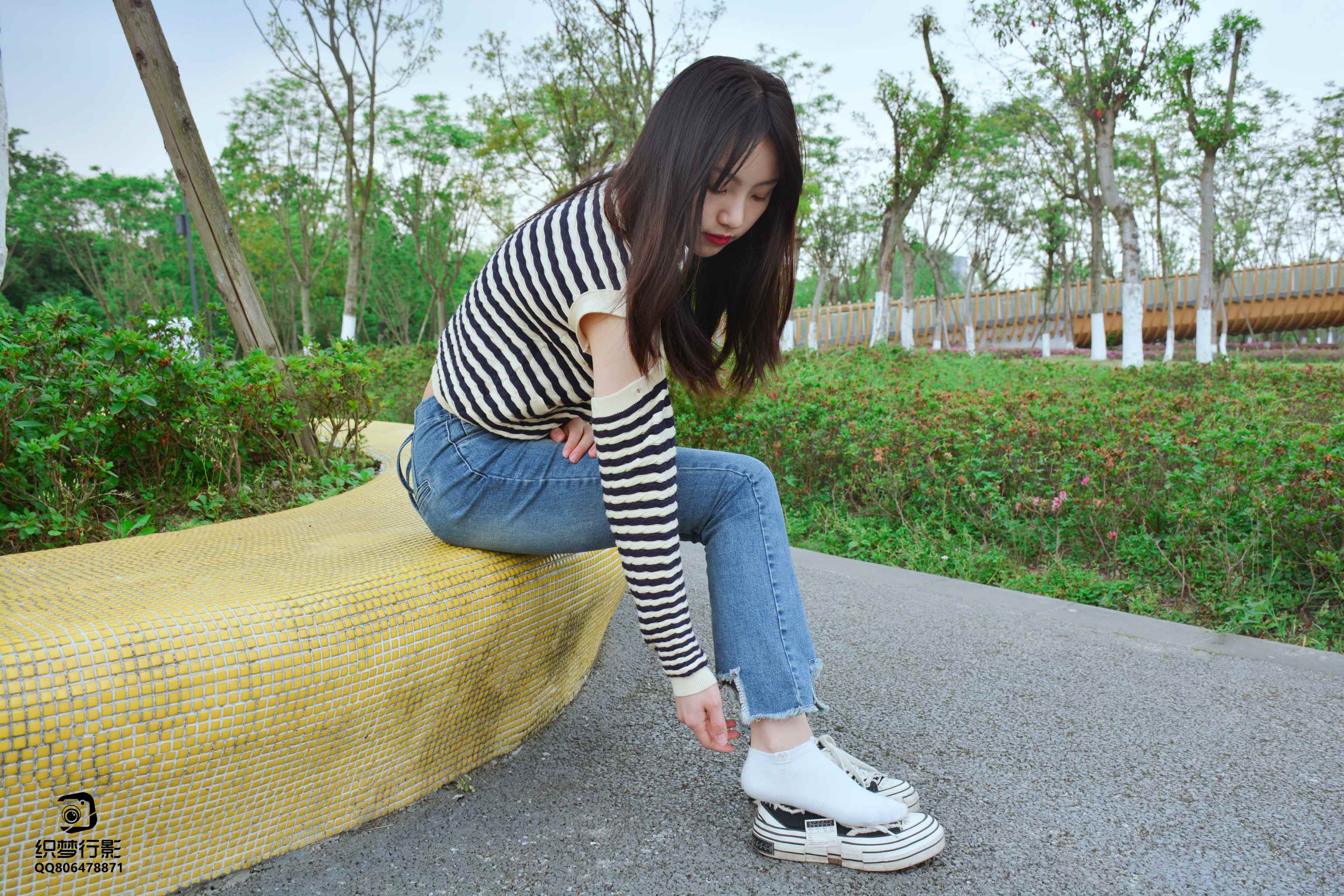 【网盘】[织梦映像]少女牛仔裤-草地白袜