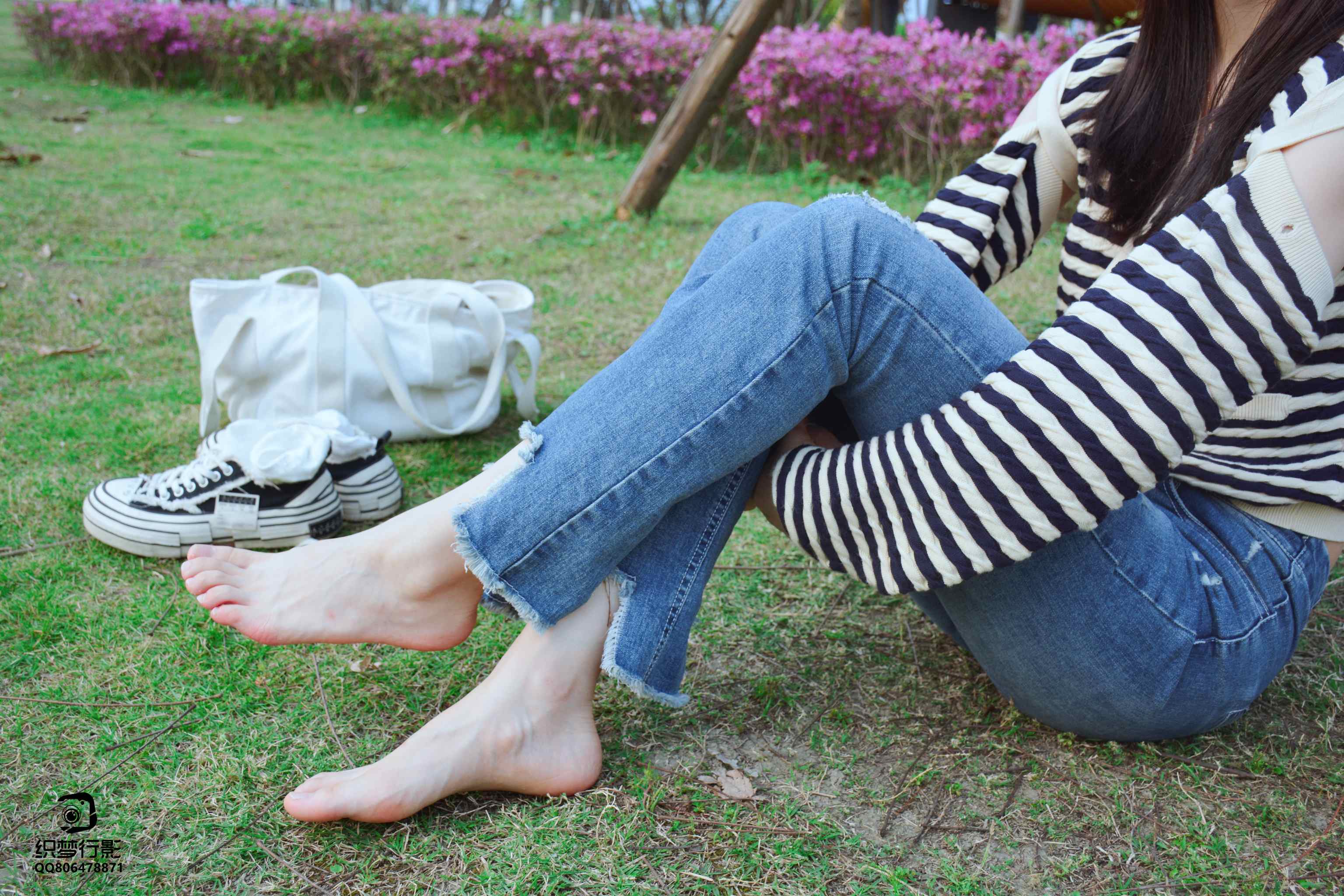 【网盘】[织梦映像]少女牛仔裤-草地白袜