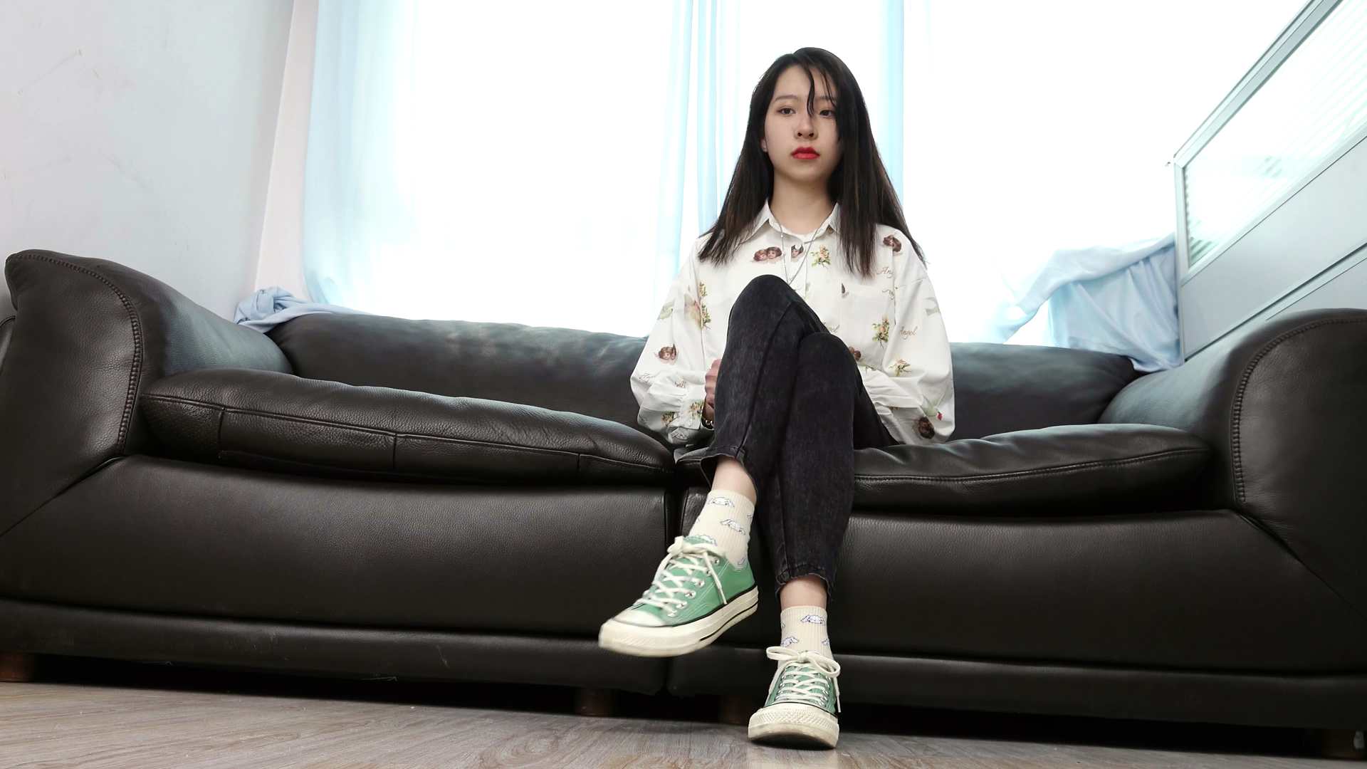 【网盘】[Sexy Asian Girls Feet] No.032-初恋般记忆的小女生YIYI近距离秀脚