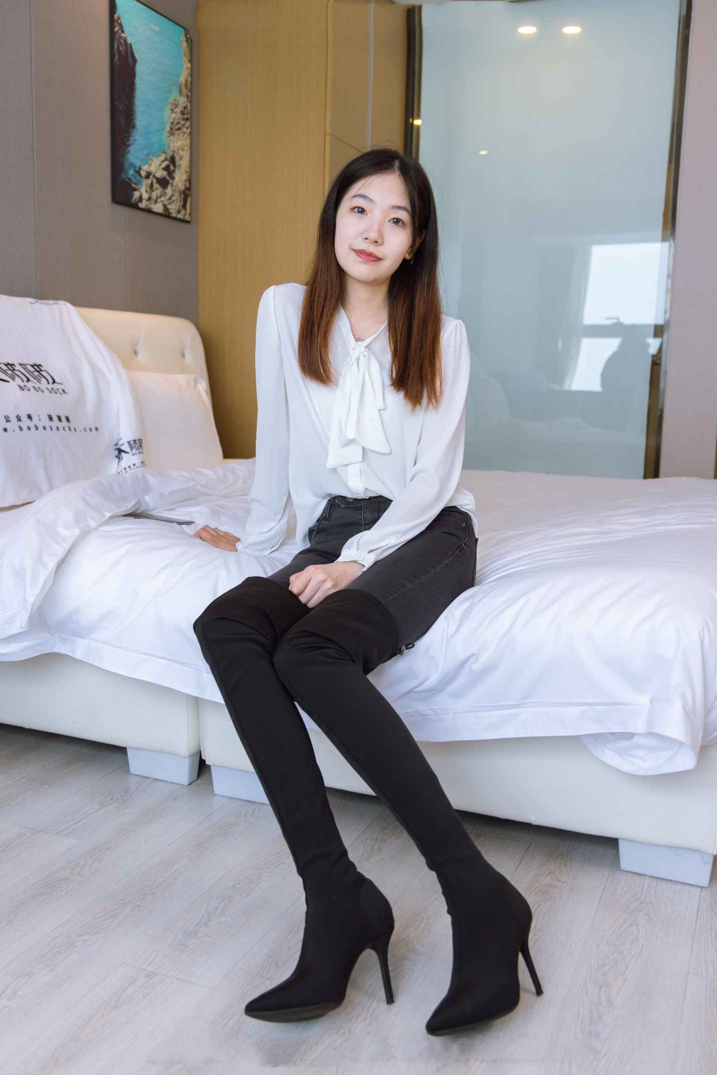 【网盘】[袜啵啵]158期 小甜豆-高跟长靴、白棉袜、裸足