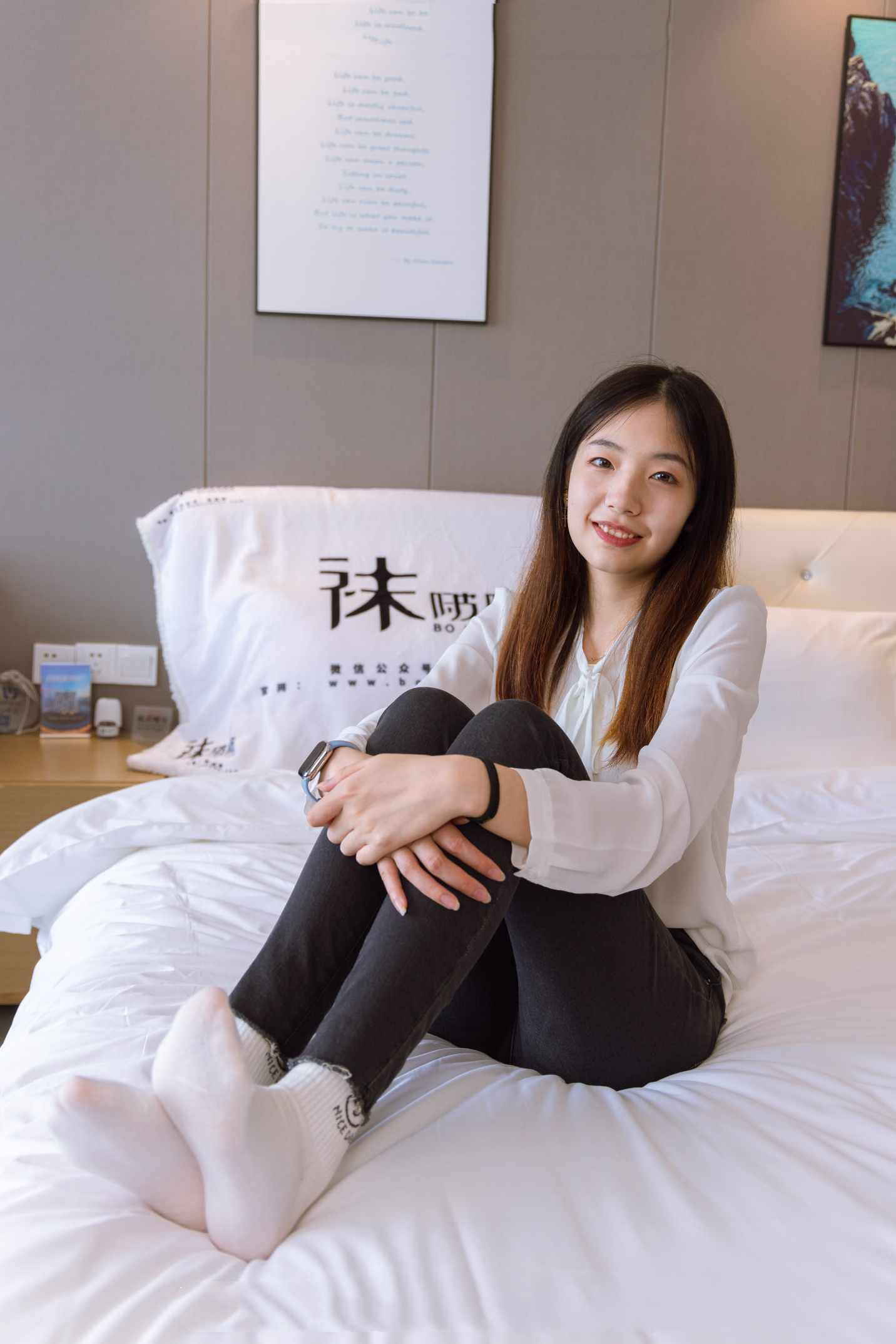 【网盘】[袜啵啵]158期 小甜豆-高跟长靴、白棉袜、裸足