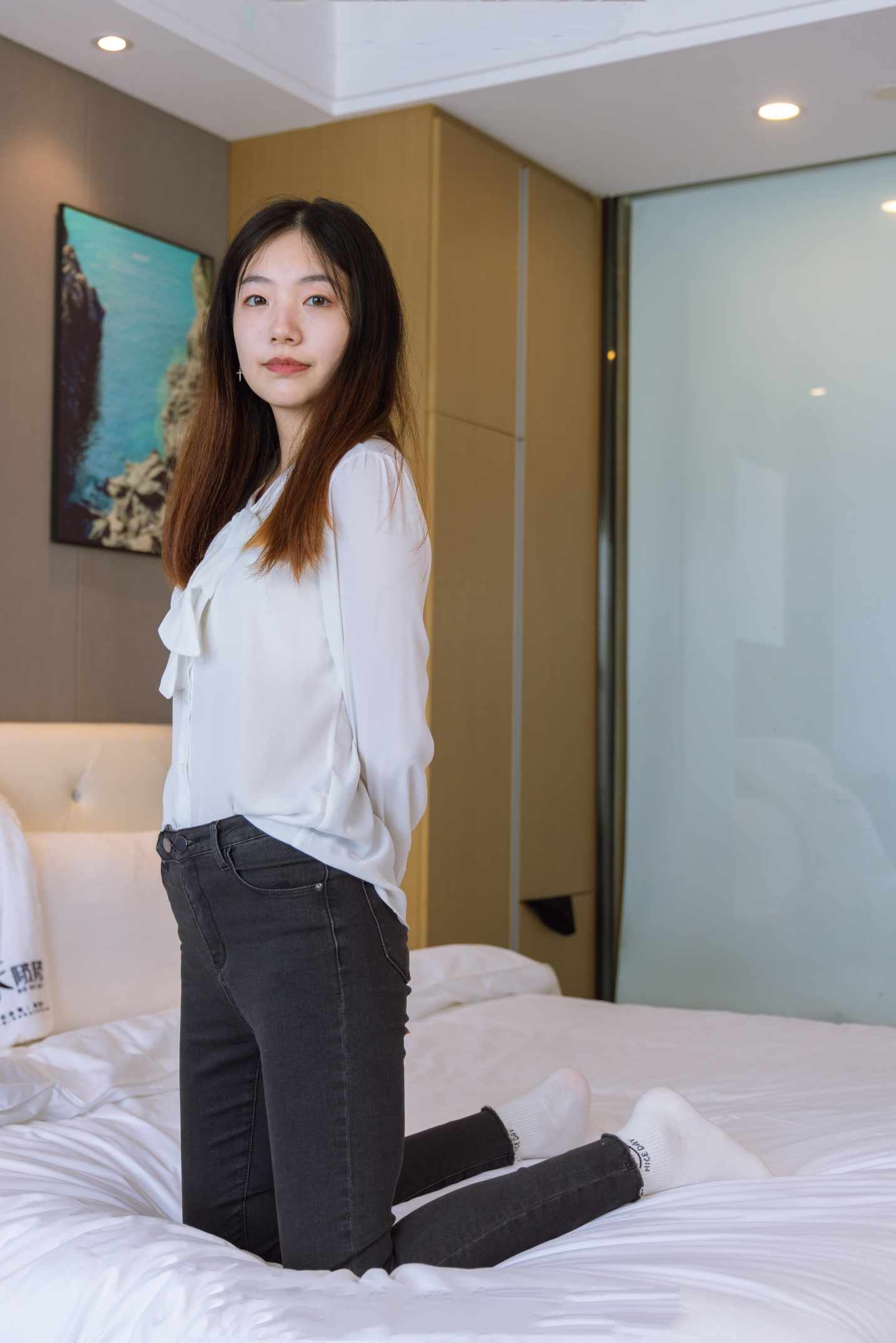 【网盘】[袜啵啵]158期 小甜豆-高跟长靴、白棉袜、裸足