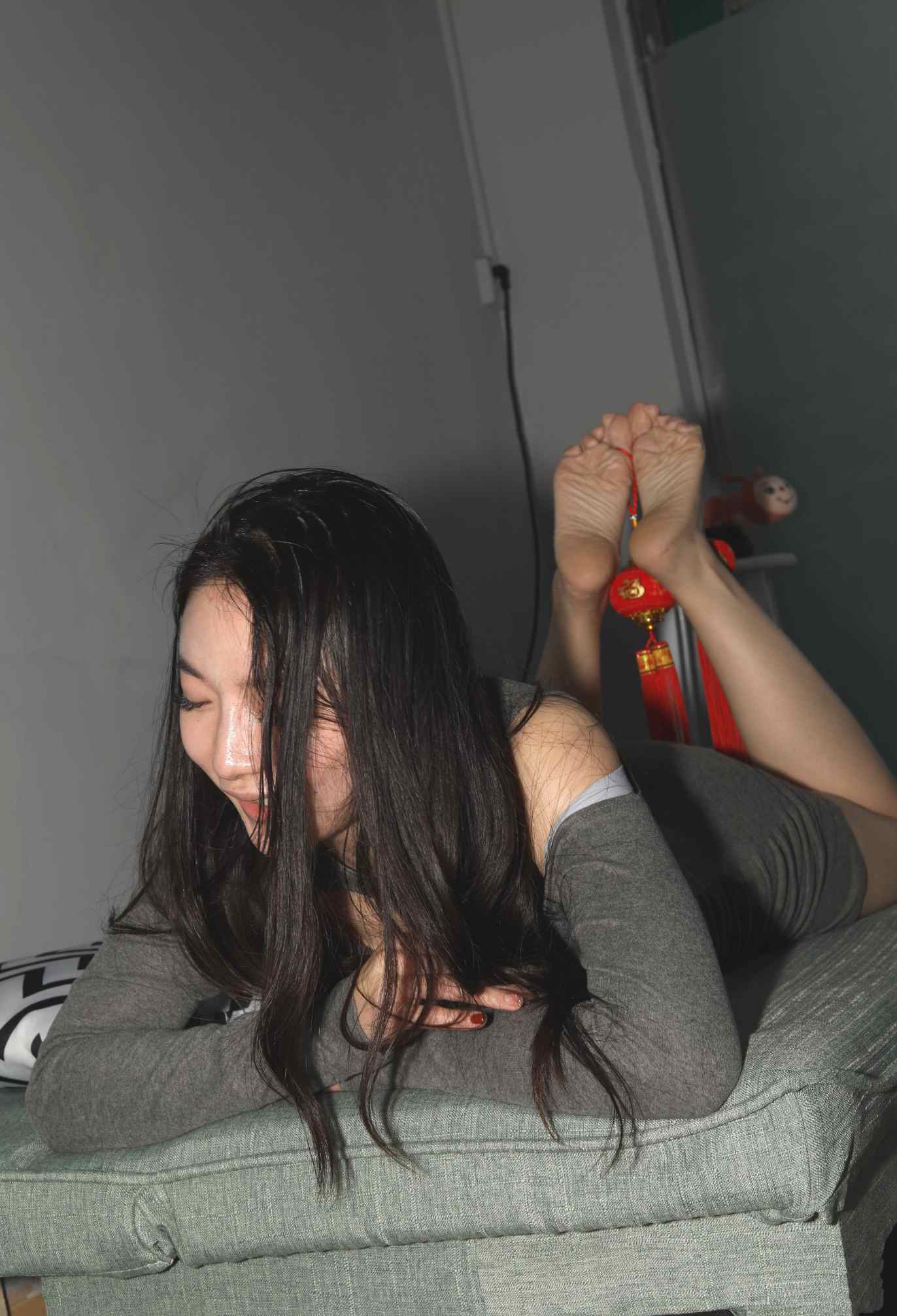 【网盘】[Pary学生模拍]054 舞蹈系小欧室内展示38码大脚