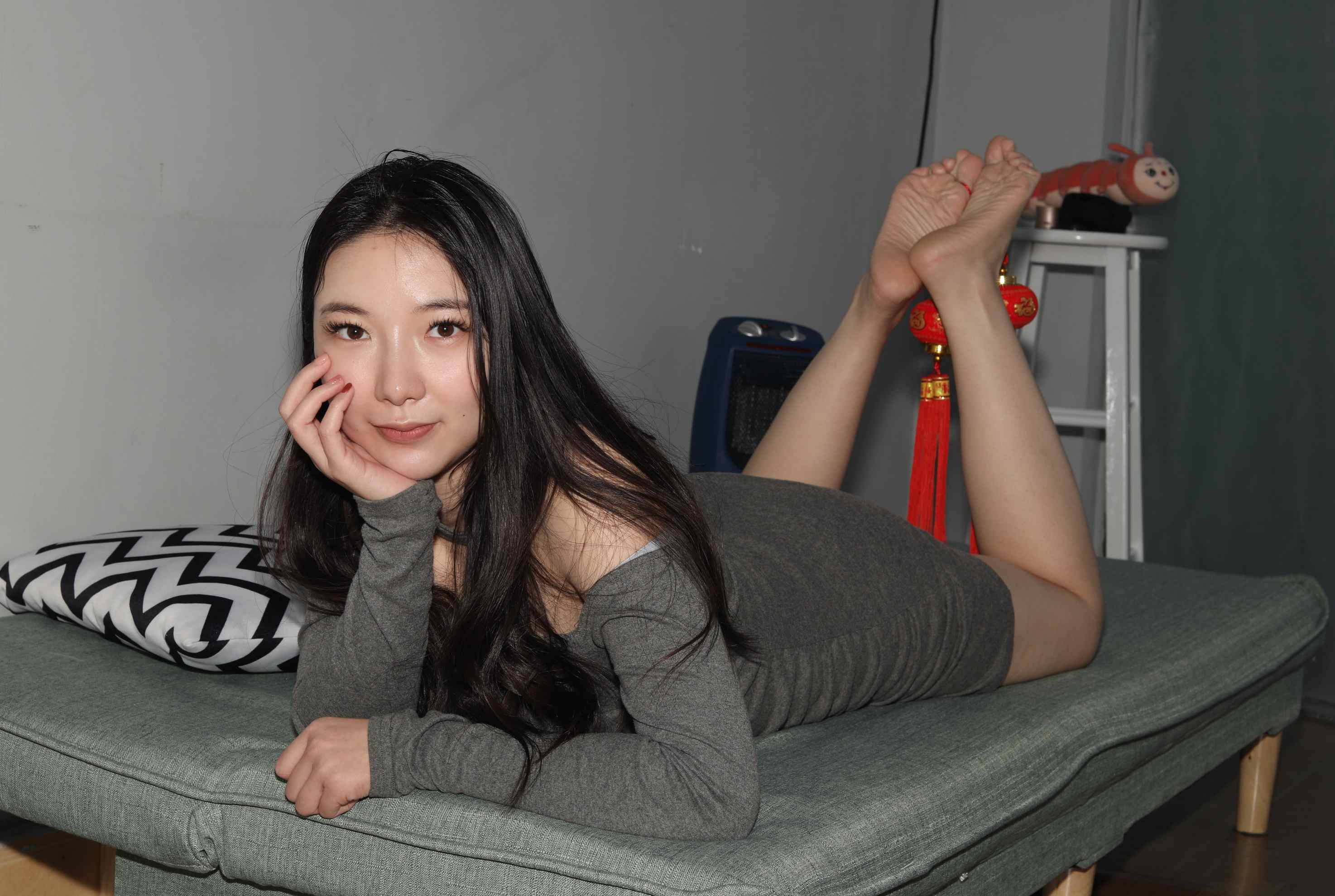 【网盘】[Pary学生模拍]054 舞蹈系小欧室内展示38码大脚