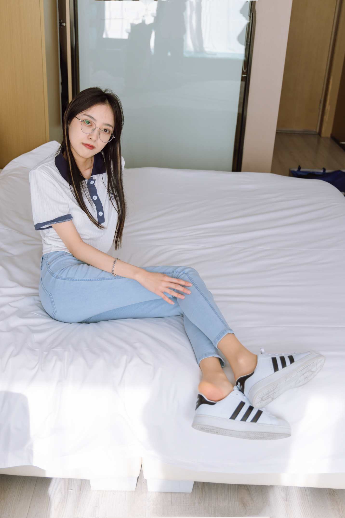 【网盘】[袜啵啵]161期 稚予-贝壳头板鞋、肉丝、裤里丝