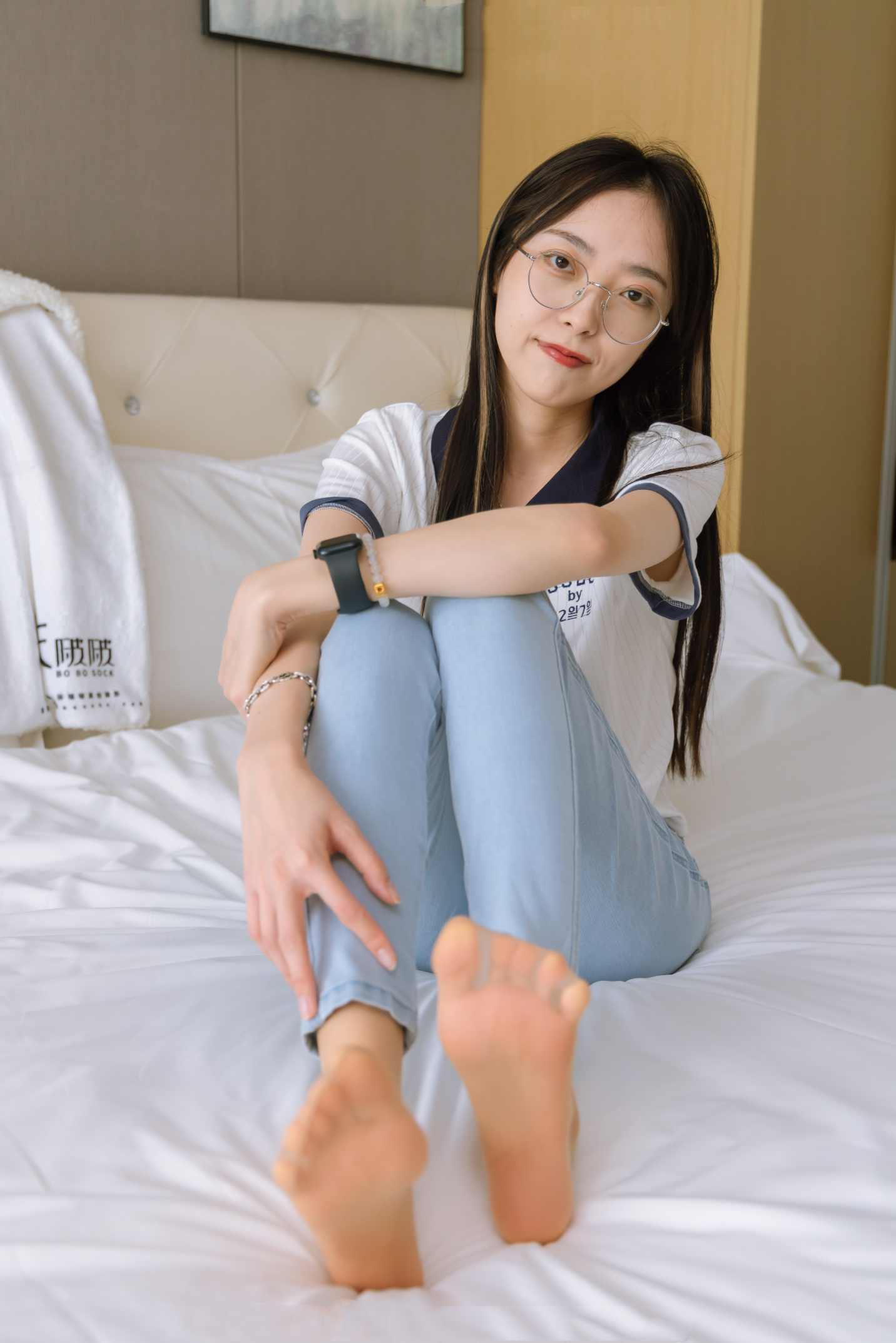 【网盘】[袜啵啵]161期 稚予-贝壳头板鞋、肉丝、裤里丝