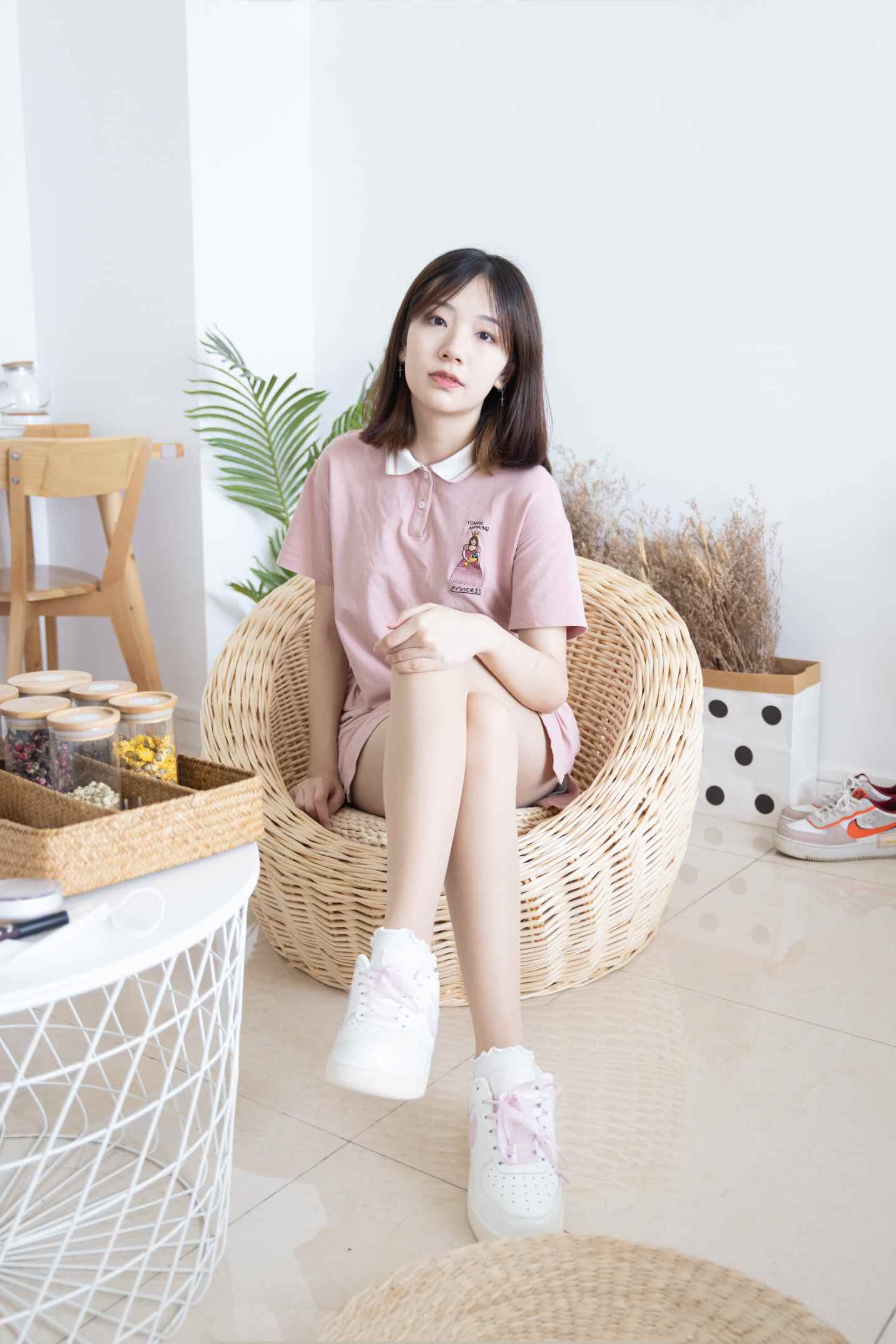 【网盘】[袜啵啵]163期 小甜豆-空军一号板鞋、白棉袜、肉丝