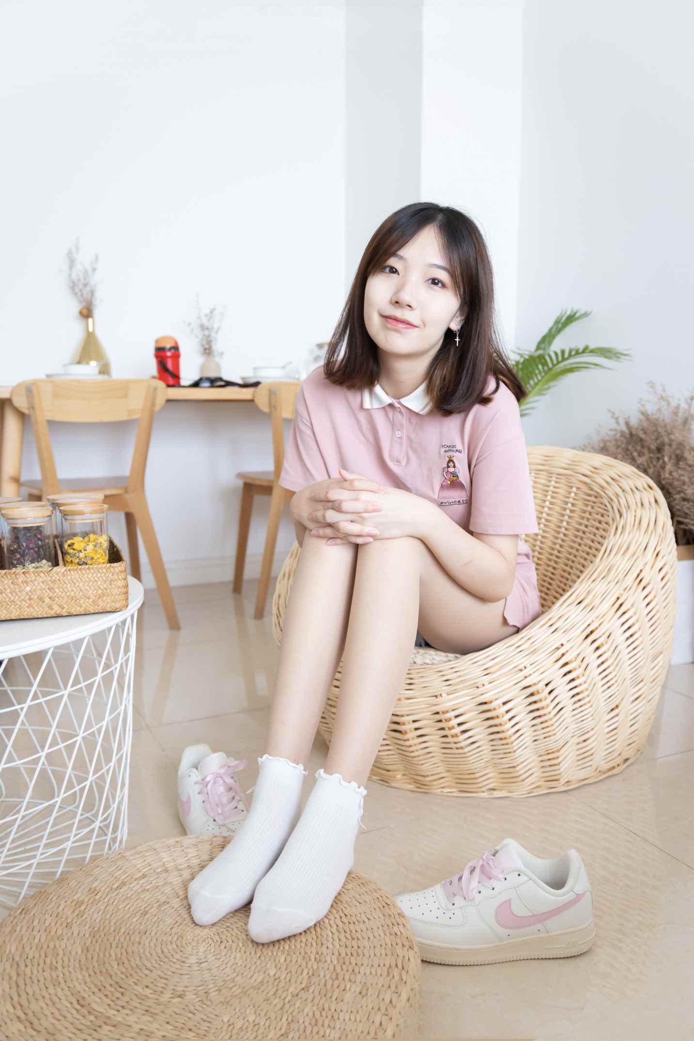 【网盘】[袜啵啵]163期 小甜豆-空军一号板鞋、白棉袜、肉丝