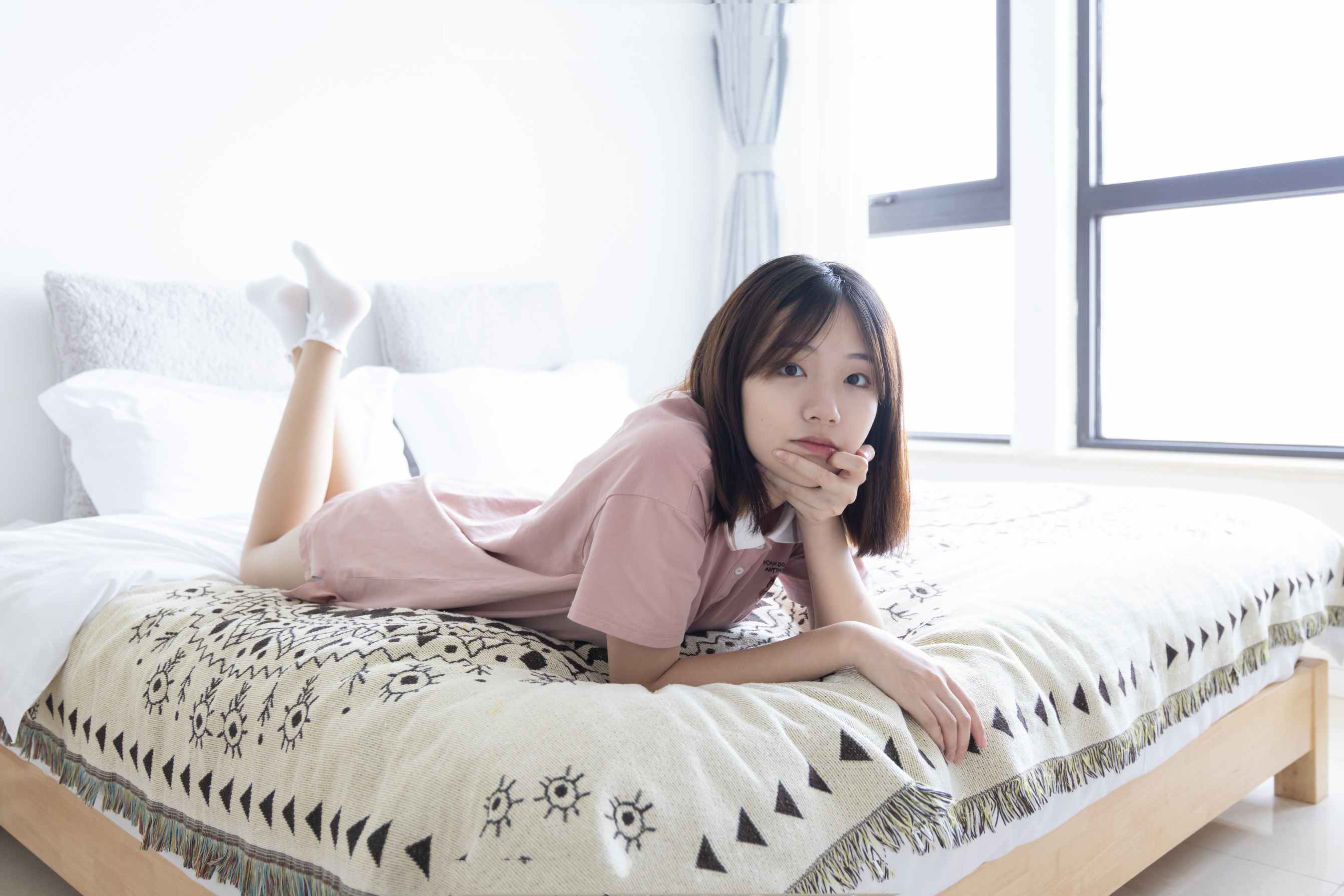 【网盘】[袜啵啵]163期 小甜豆-空军一号板鞋、白棉袜、肉丝