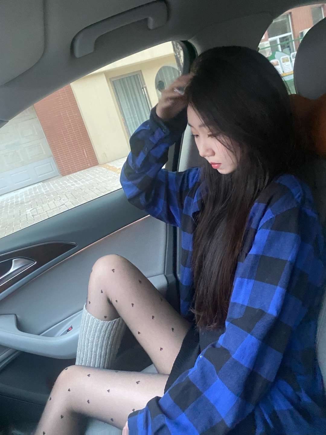 【网盘】约风骚大四礼仪妹子到宾馆扛起双腿tian脚