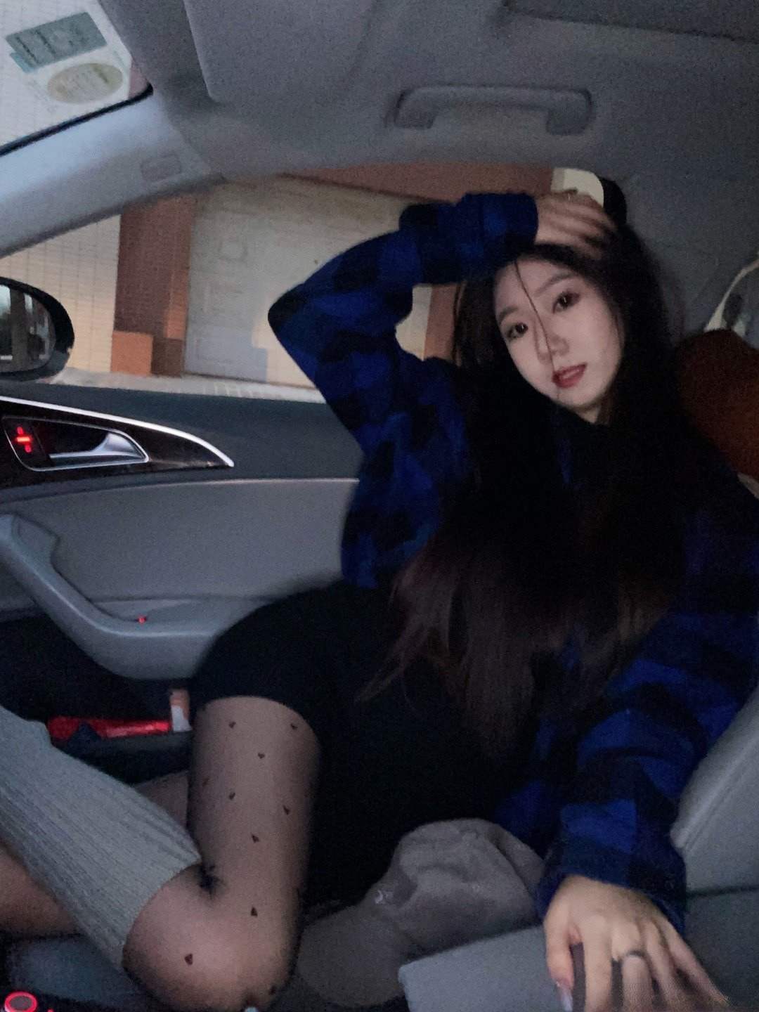 【网盘】约风骚大四礼仪妹子到宾馆扛起双腿tian脚