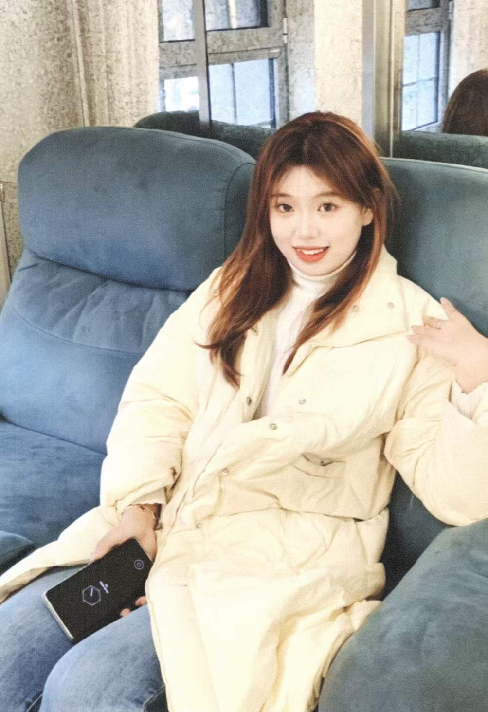 【网盘】可爱圆脸妹妹小黄袜捧起裸足大口tian