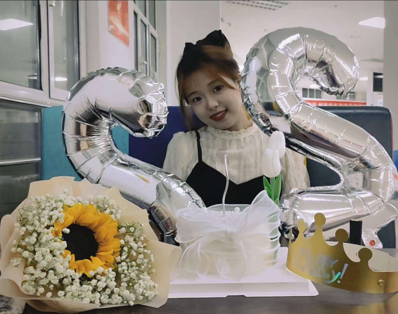 【网盘】可爱圆脸妹妹小黄袜捧起裸足大口tian