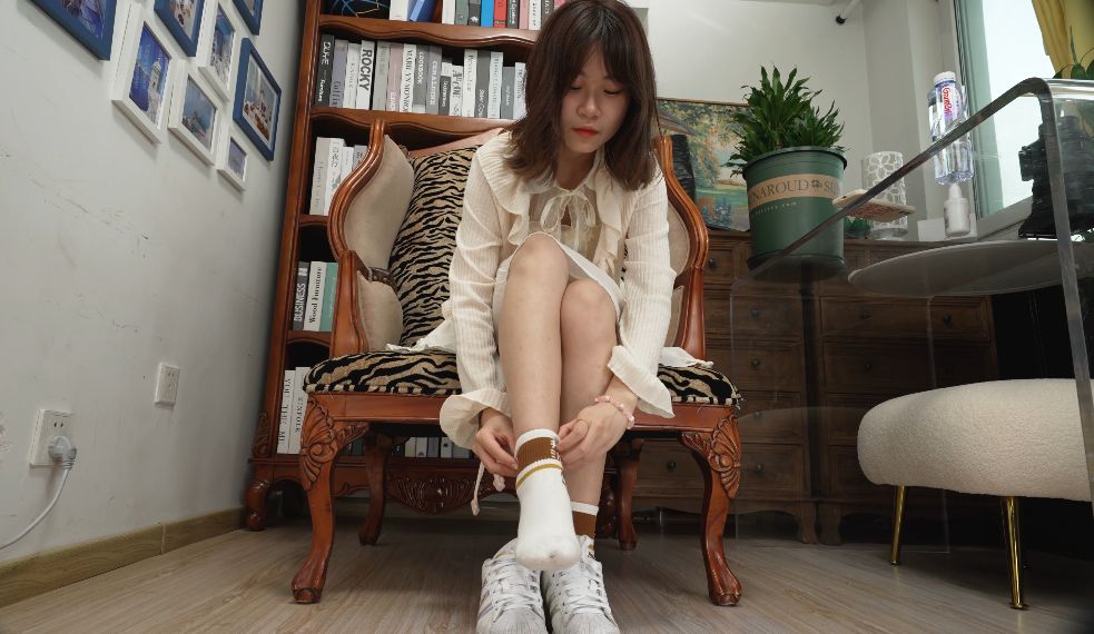 【网盘】[视频] A&#038;F 069-可爱的小女生冰凌展示性感的36码小脚