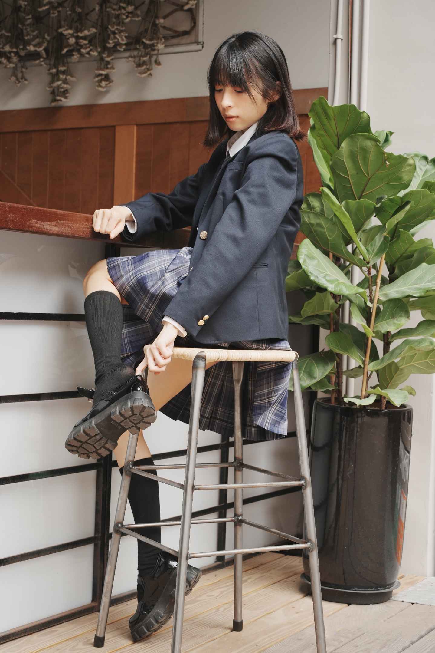 【网盘】[Limerence]子子 JK小腿袜到裸足的偷窥视角