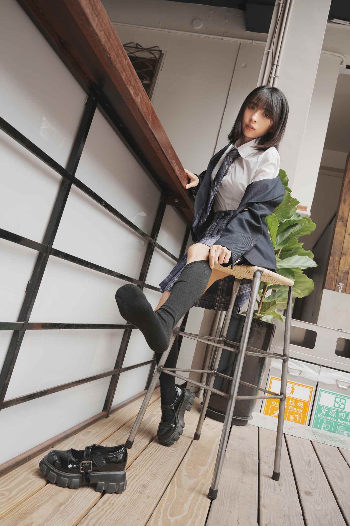 【网盘】[Limerence]子子 JK小腿袜到裸足的偷窥视角