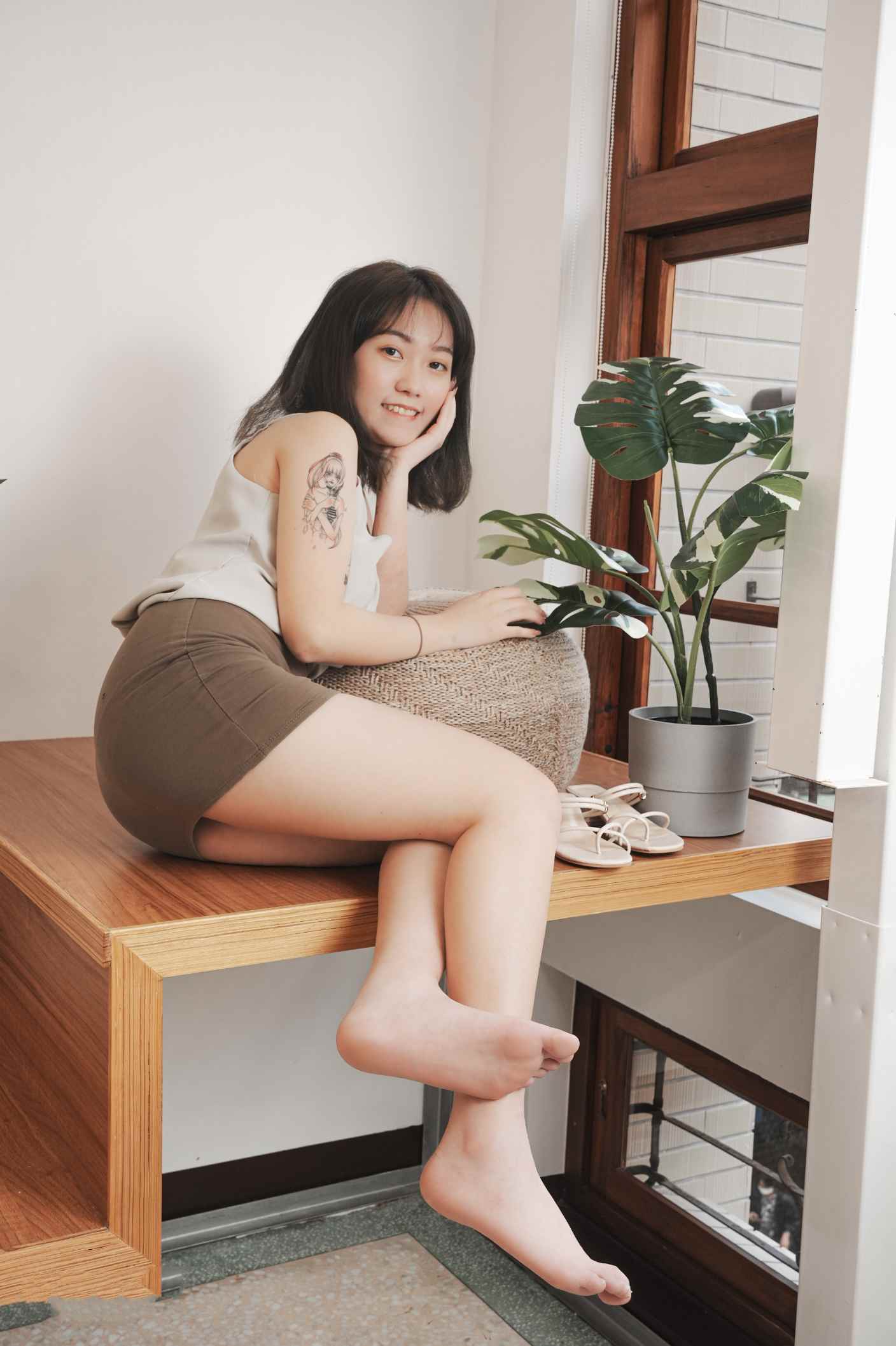 【网盘】[Limerence]素人Una 凉鞋抹润滑膏