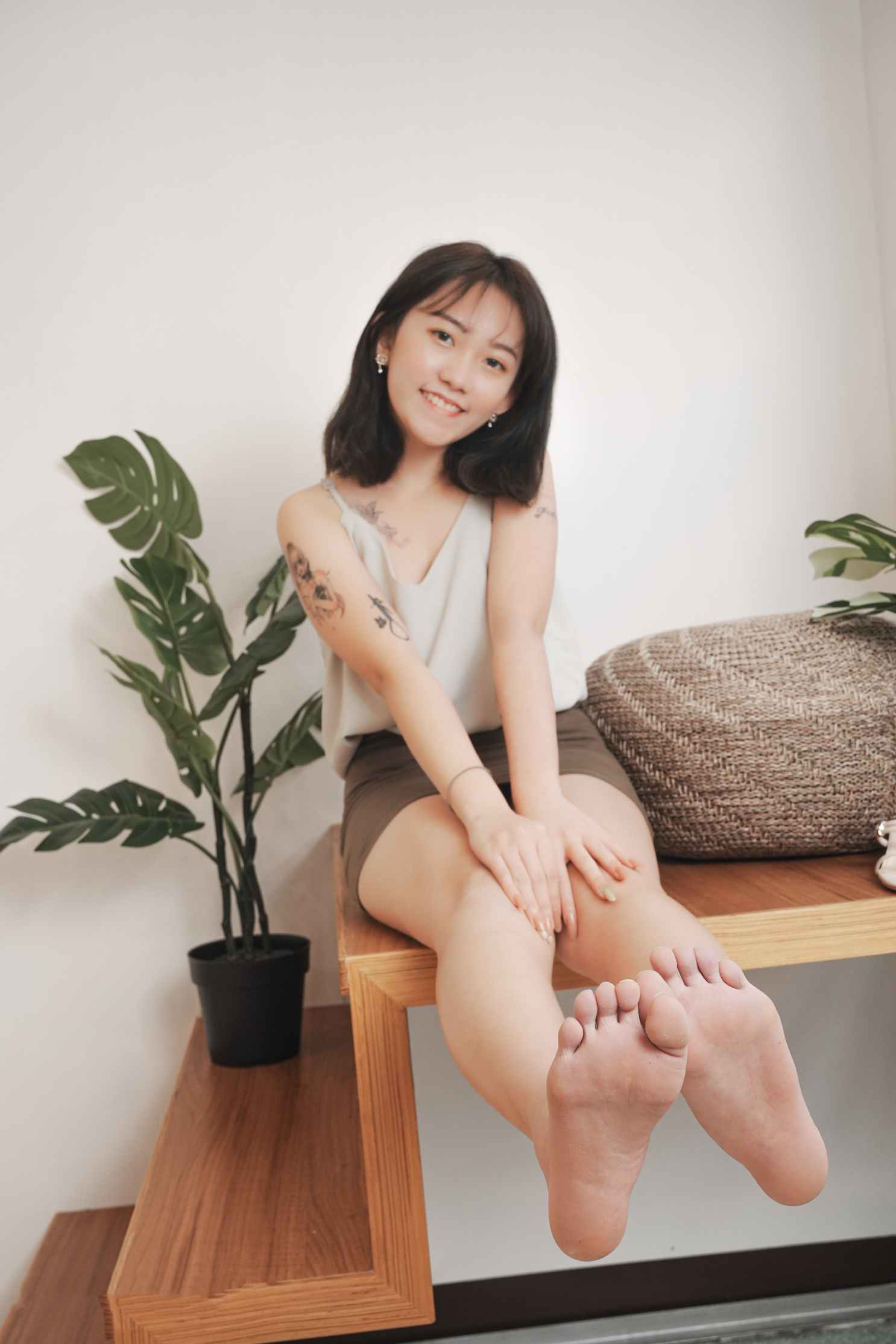 【网盘】[Limerence]素人Una 凉鞋抹润滑膏