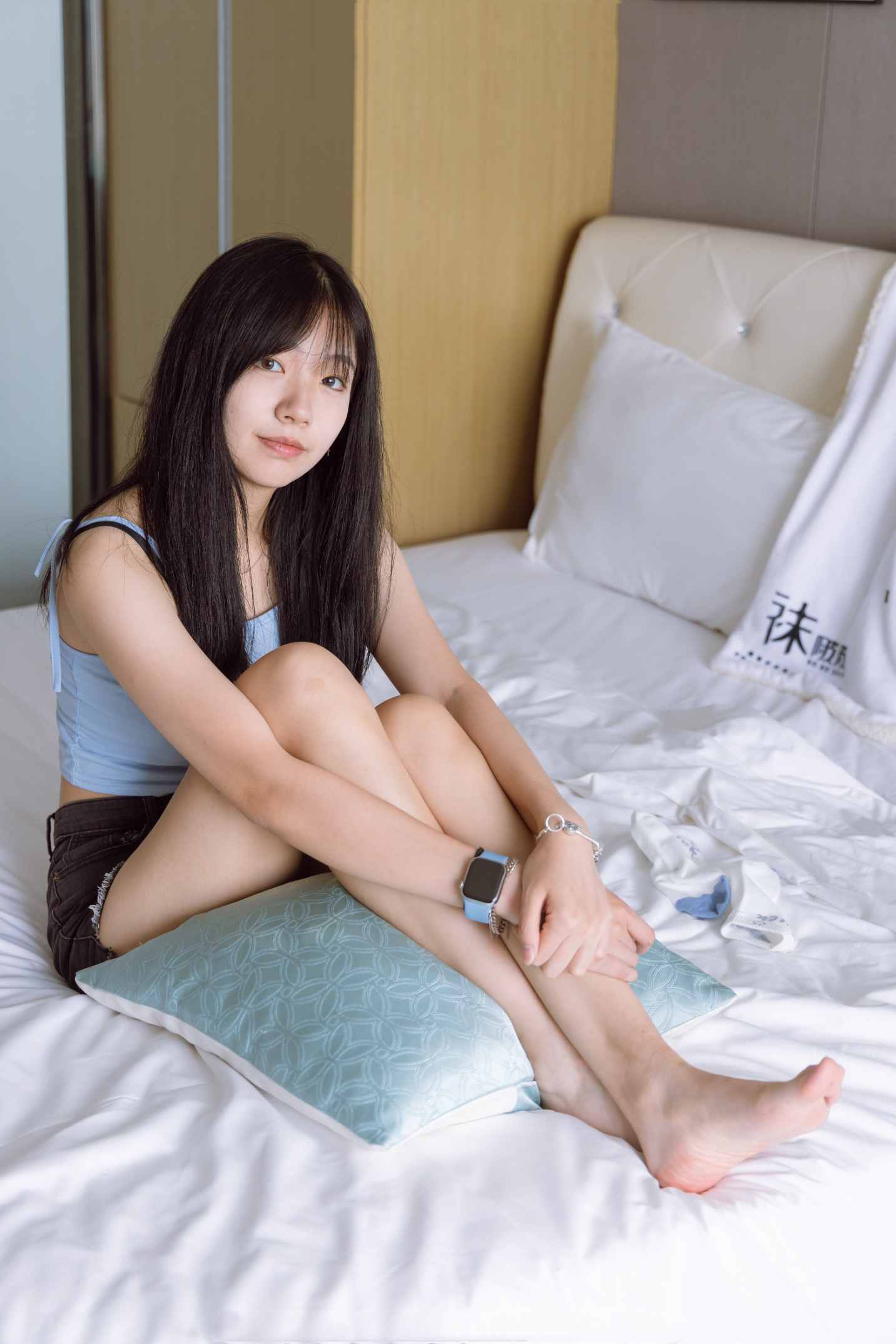 【网盘】[袜啵啵]174期 小甜豆-高跟长靴、白棉袜、裸足