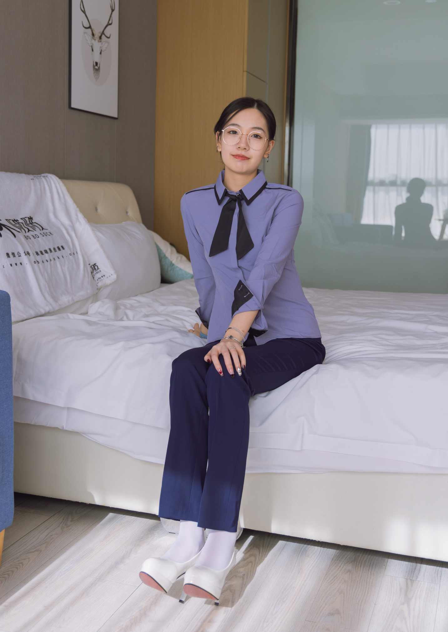 【网盘】[袜啵啵]178期 小甜豆-高跟鞋、厚白丝、ol风裤里丝