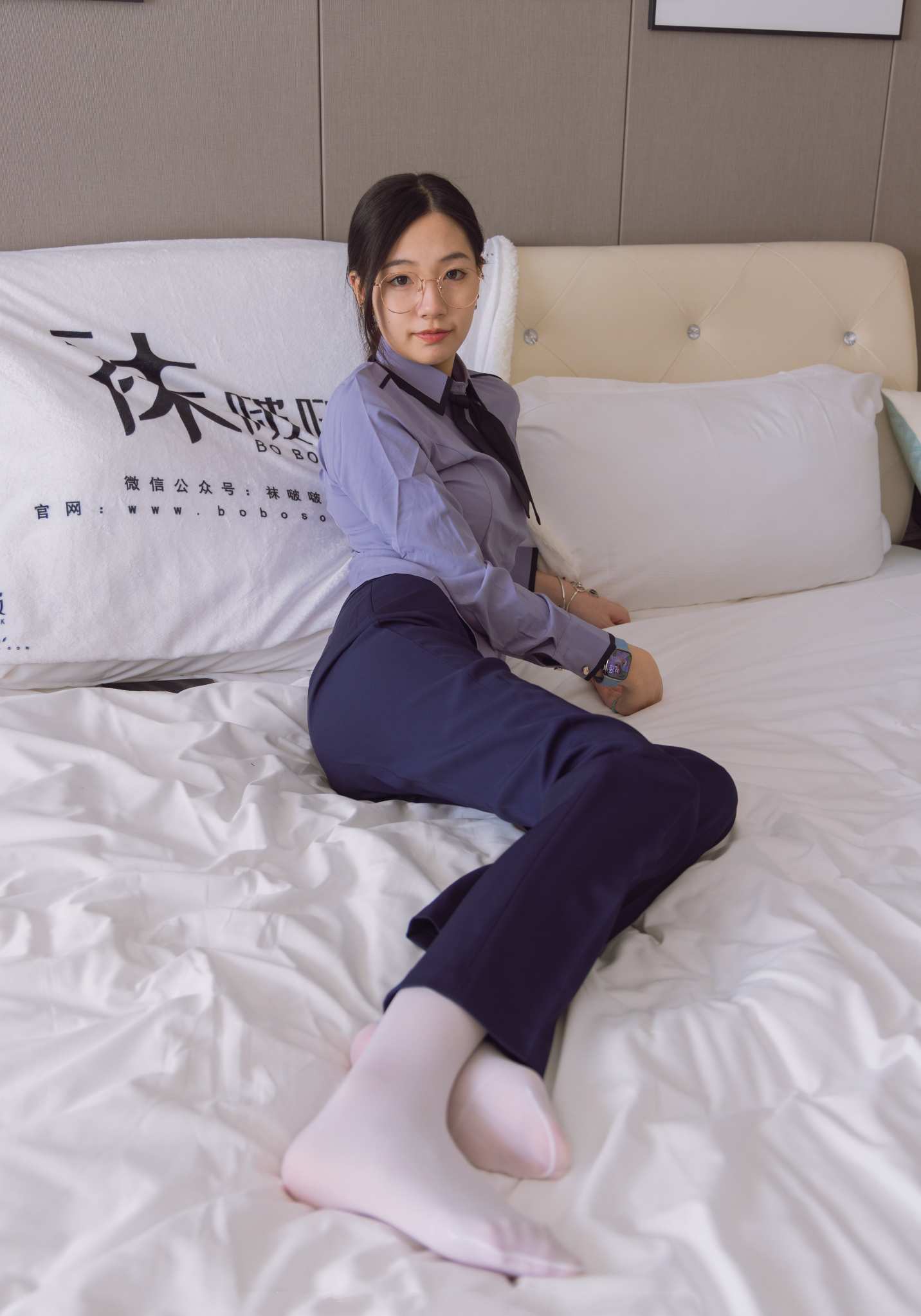 【网盘】[袜啵啵]178期 小甜豆-高跟鞋、厚白丝、ol风裤里丝