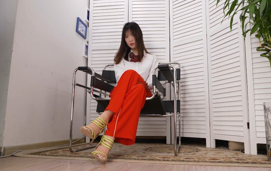 【网盘】[视频] A&#038;F 092-美女王佳展示性感透明肉色袜美脚