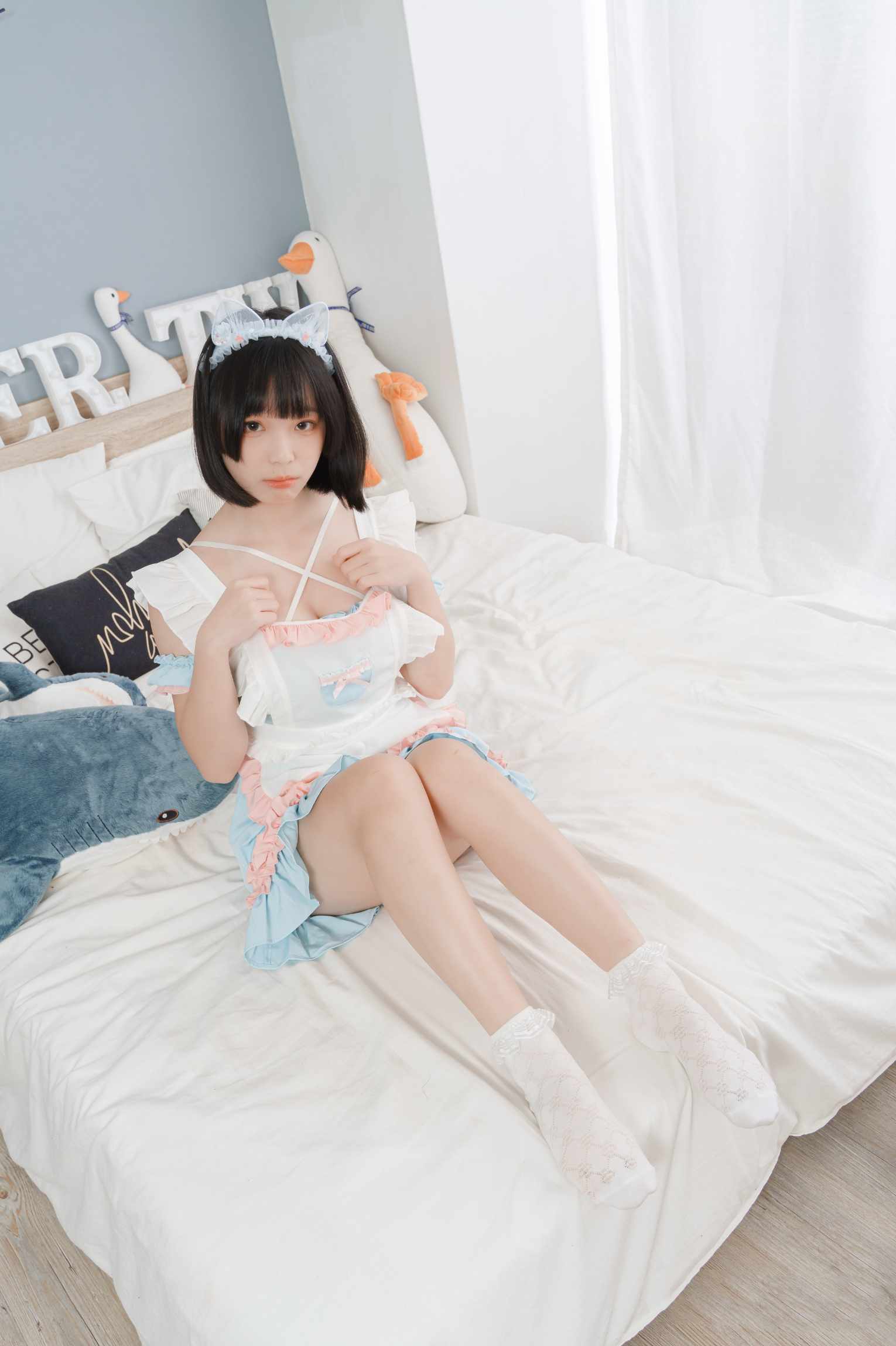 【网盘】[Limerence]之之 女仆装扮柔嫩欧派与裸足 请主人享用