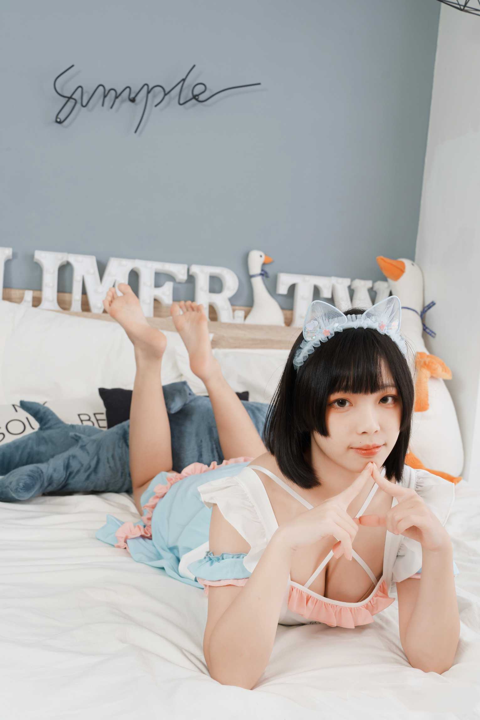 【网盘】[Limerence]之之 女仆装扮柔嫩欧派与裸足 请主人享用